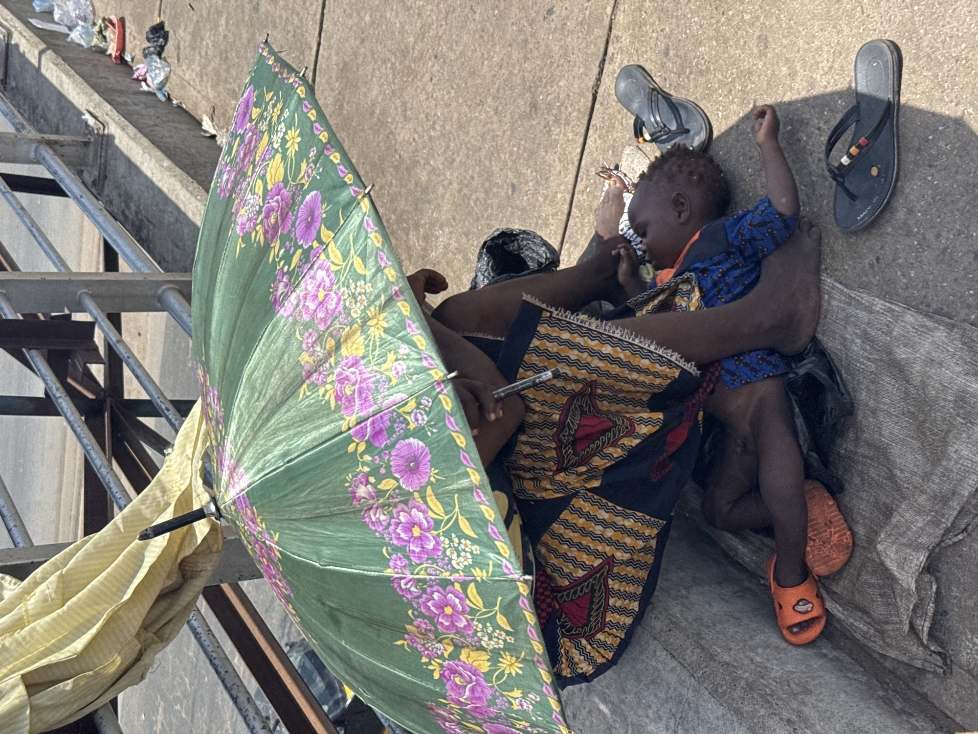 Daily life captured on Onitsha streets: vendors, residents