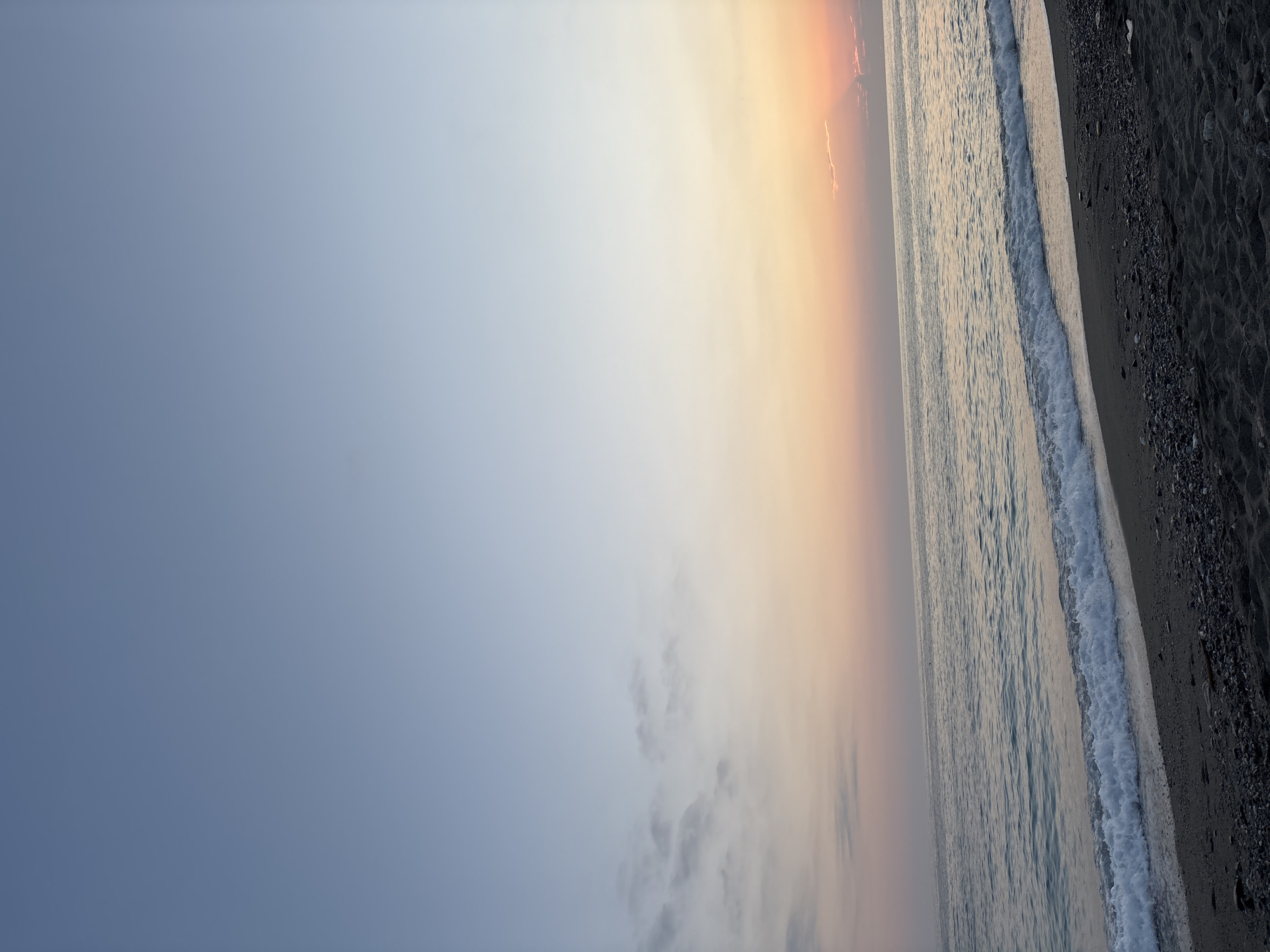 Golden hour settling over an Alanya beach at dusk