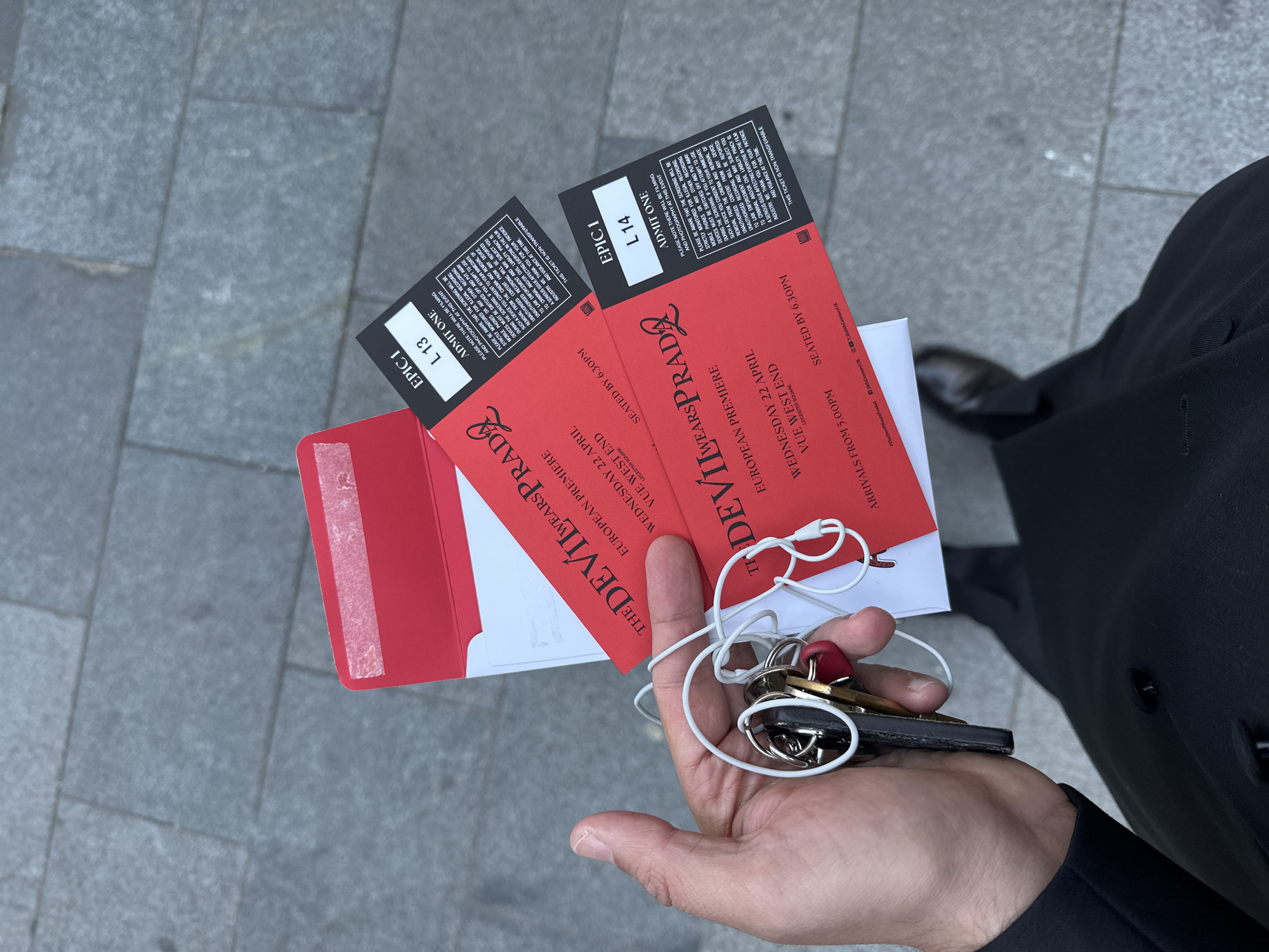 London afternoon captures tickets, premiere event, pub drinks, dog