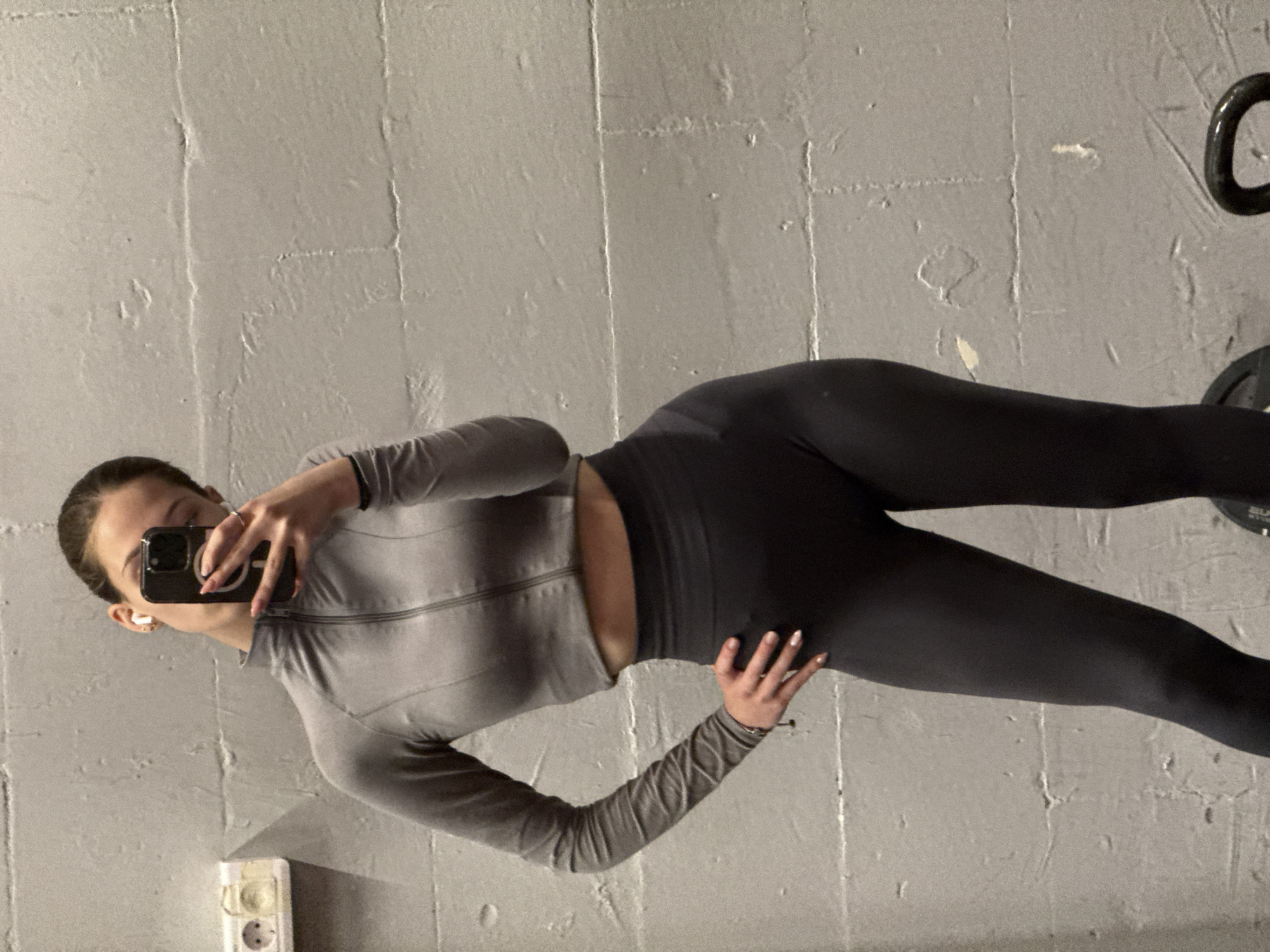 Sofia gym-goer documents workout session with selfies and equipment shots