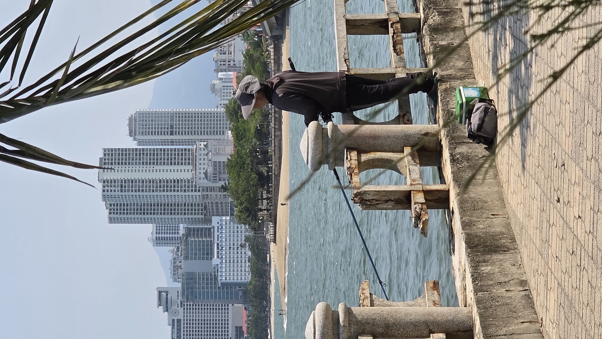 Morning fishing success captured at Bắc Nha Trang pier