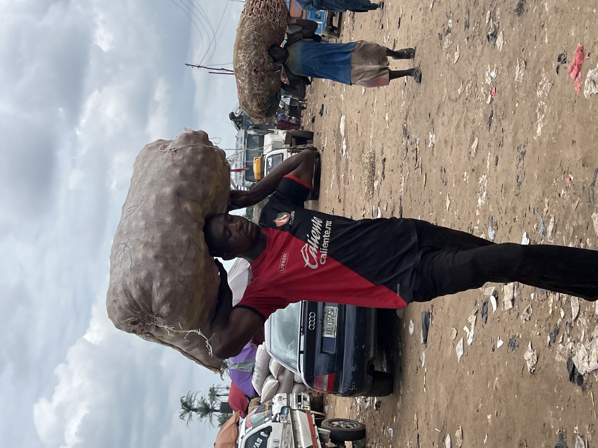 Oko Amakom, Nigeria