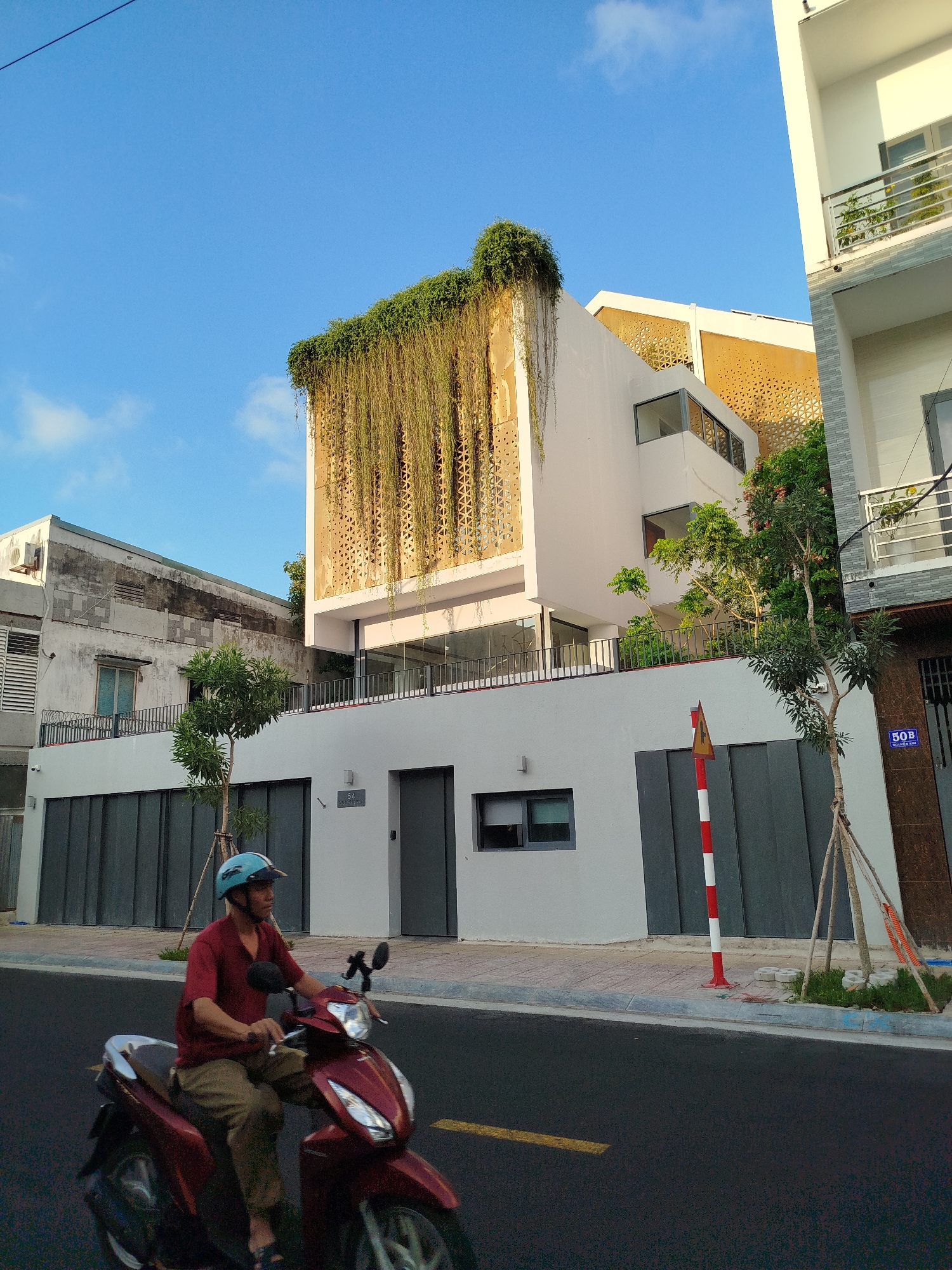 Evening street documentation captures diverse Ho Chi Minh City scenes
