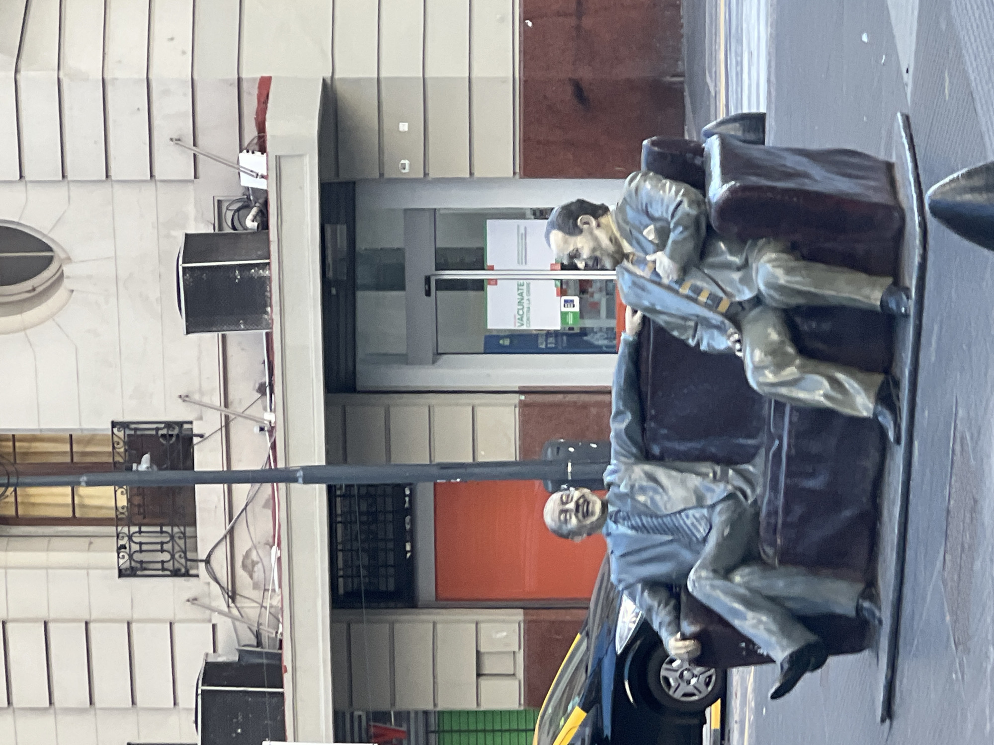 Daily life scenes captured across Buenos Aires streets