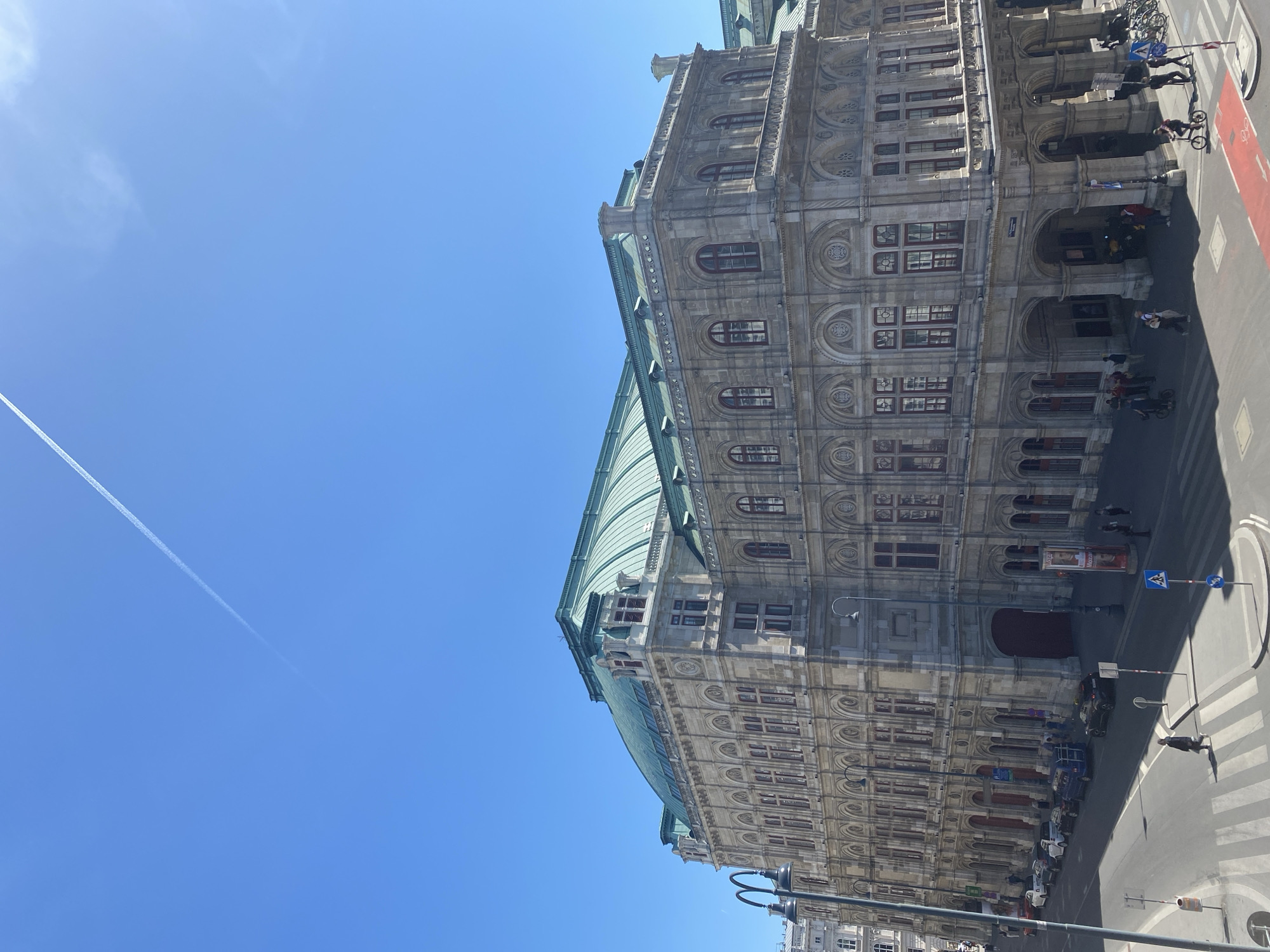 Midday scenes documented around Vienna State Opera district