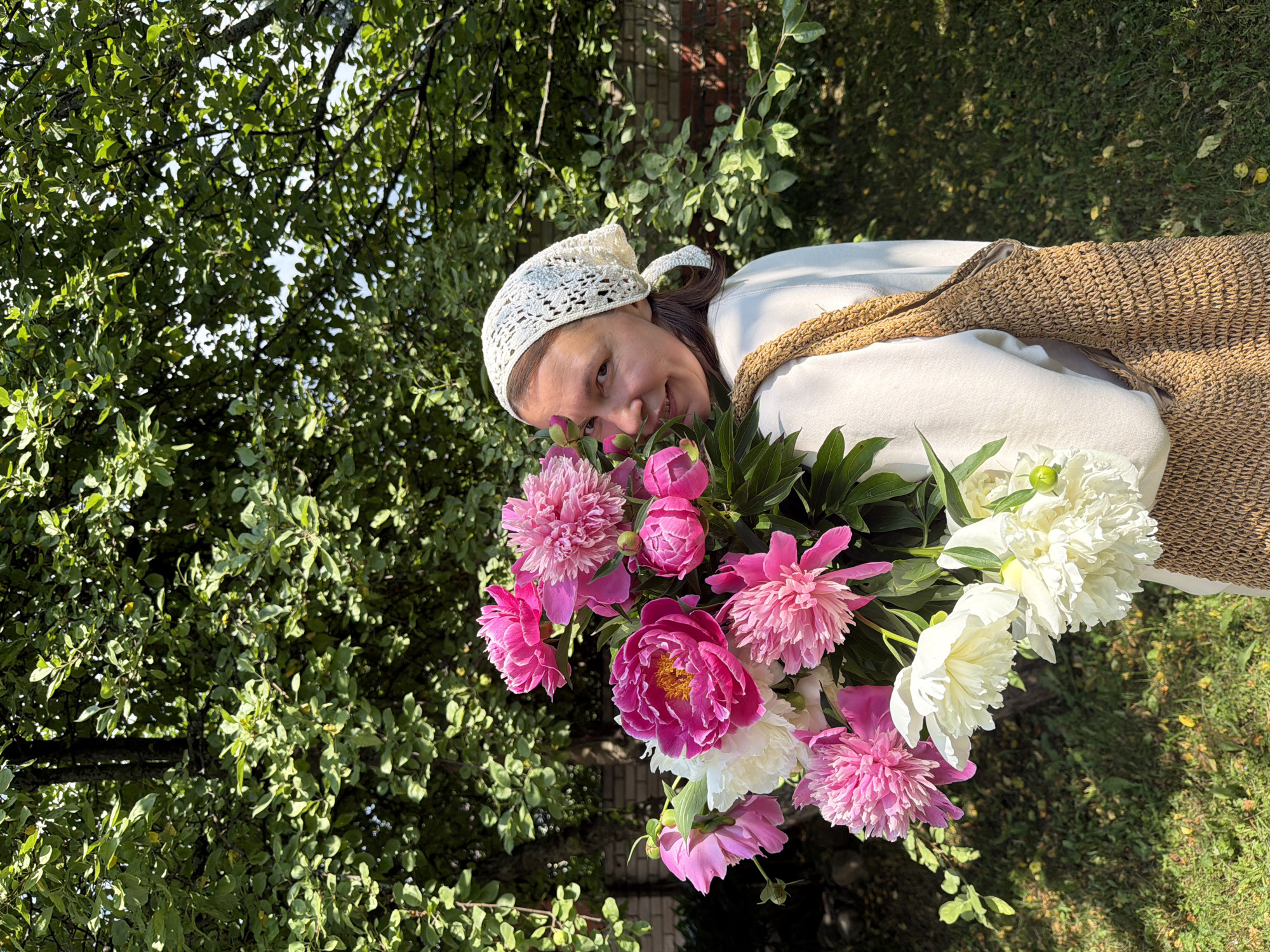 Peony bouquet photoshoot in Russian garden