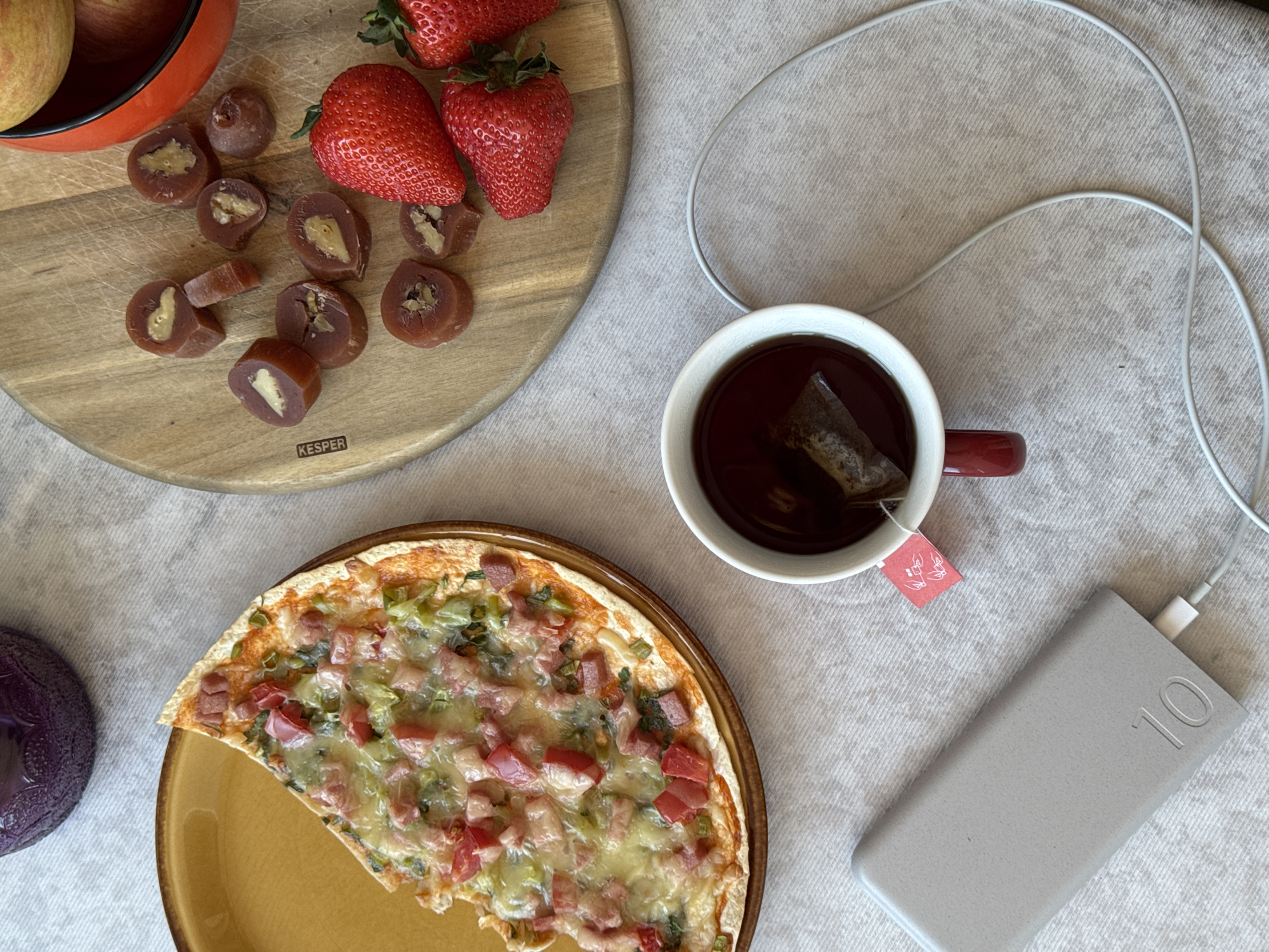 Leisurely afternoon documented in Podgorica with dining and art