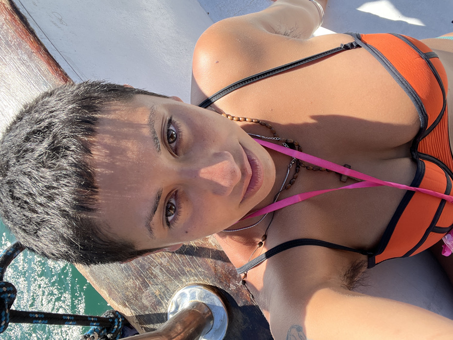 Boat excursion captures sunny afternoon off Brazilian coast