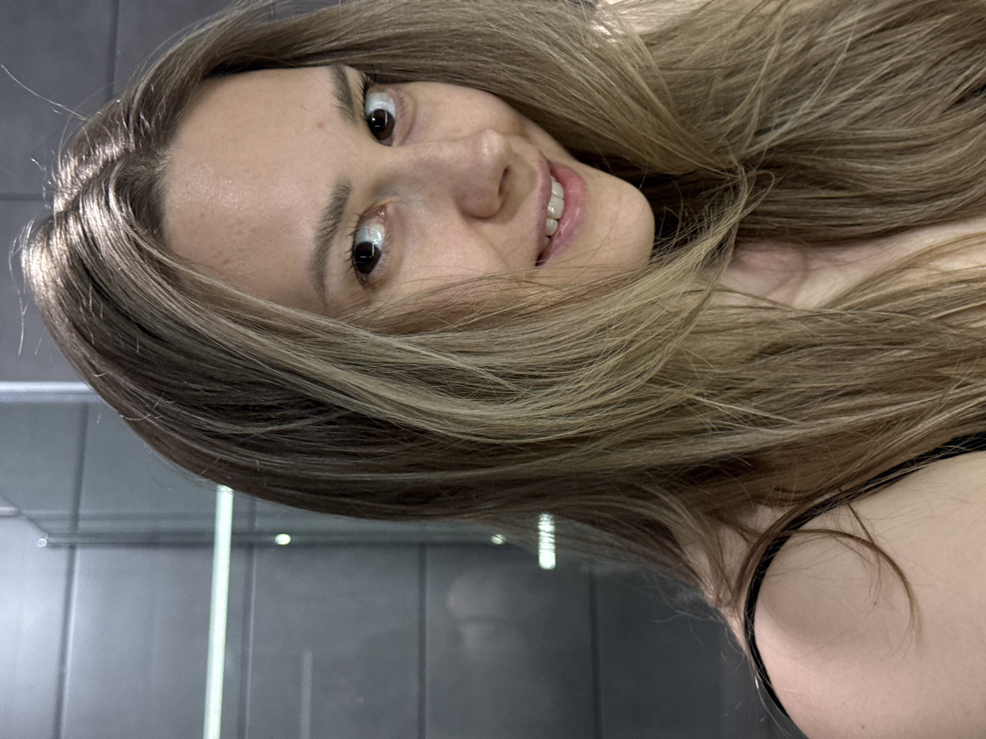 Woman takes bathroom selfies in Chaikovsky, Russia