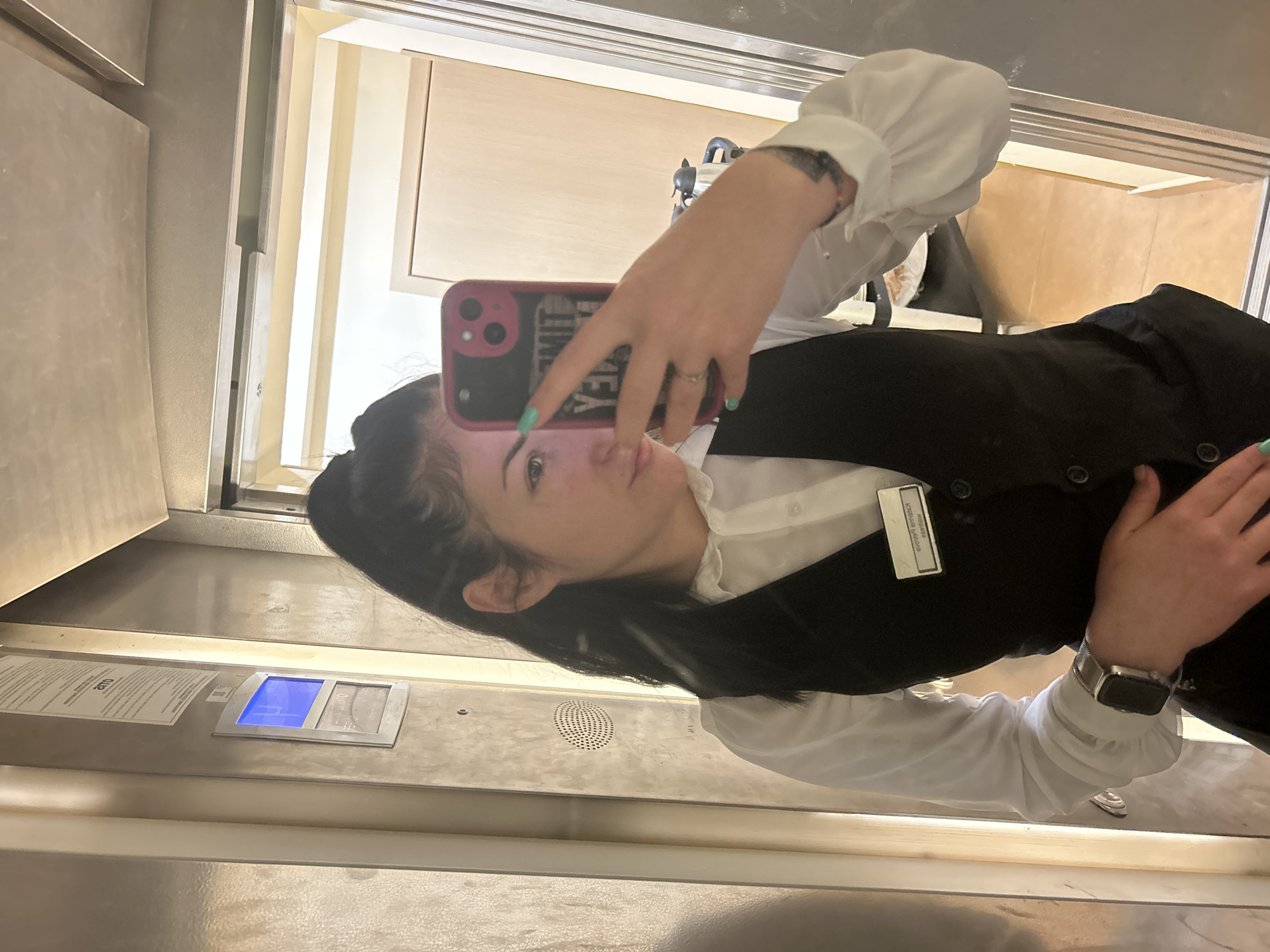 Everyday moments captured in Obrochishte: selfie, restaurant flowers