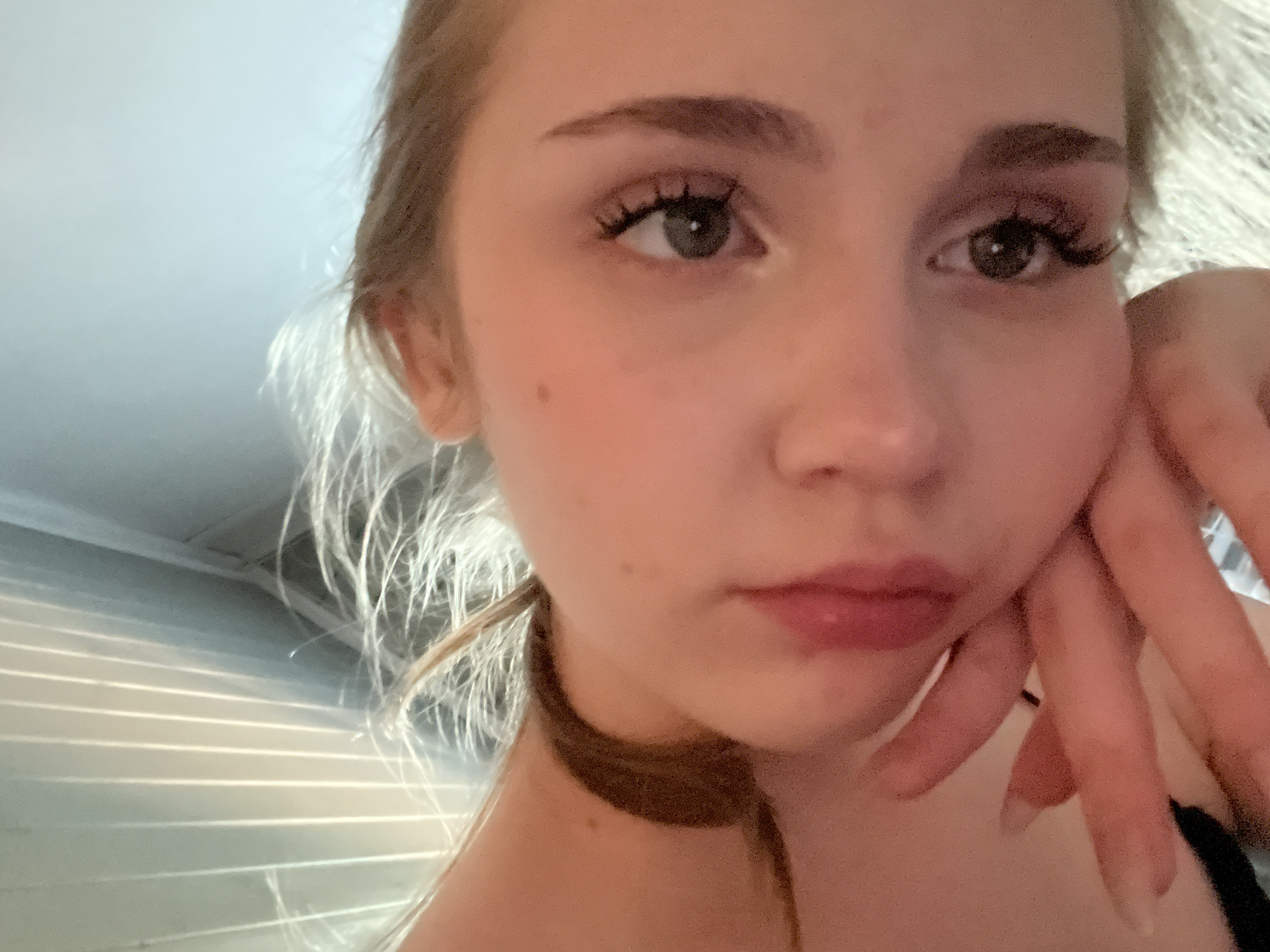 Afternoon selfie session in a rustic loft, Ashkadar