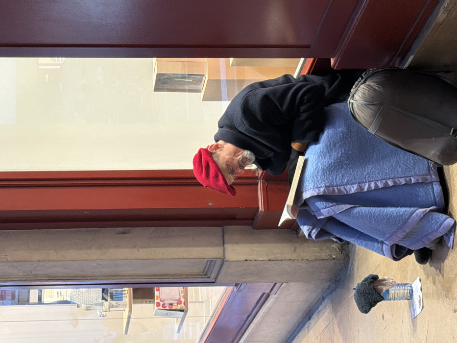 Daily life moments captured across Lyon during February afternoon