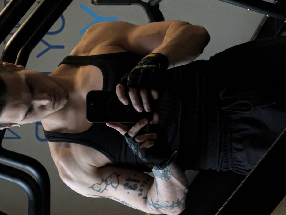 Man takes gym selfies at Sofia fitness center