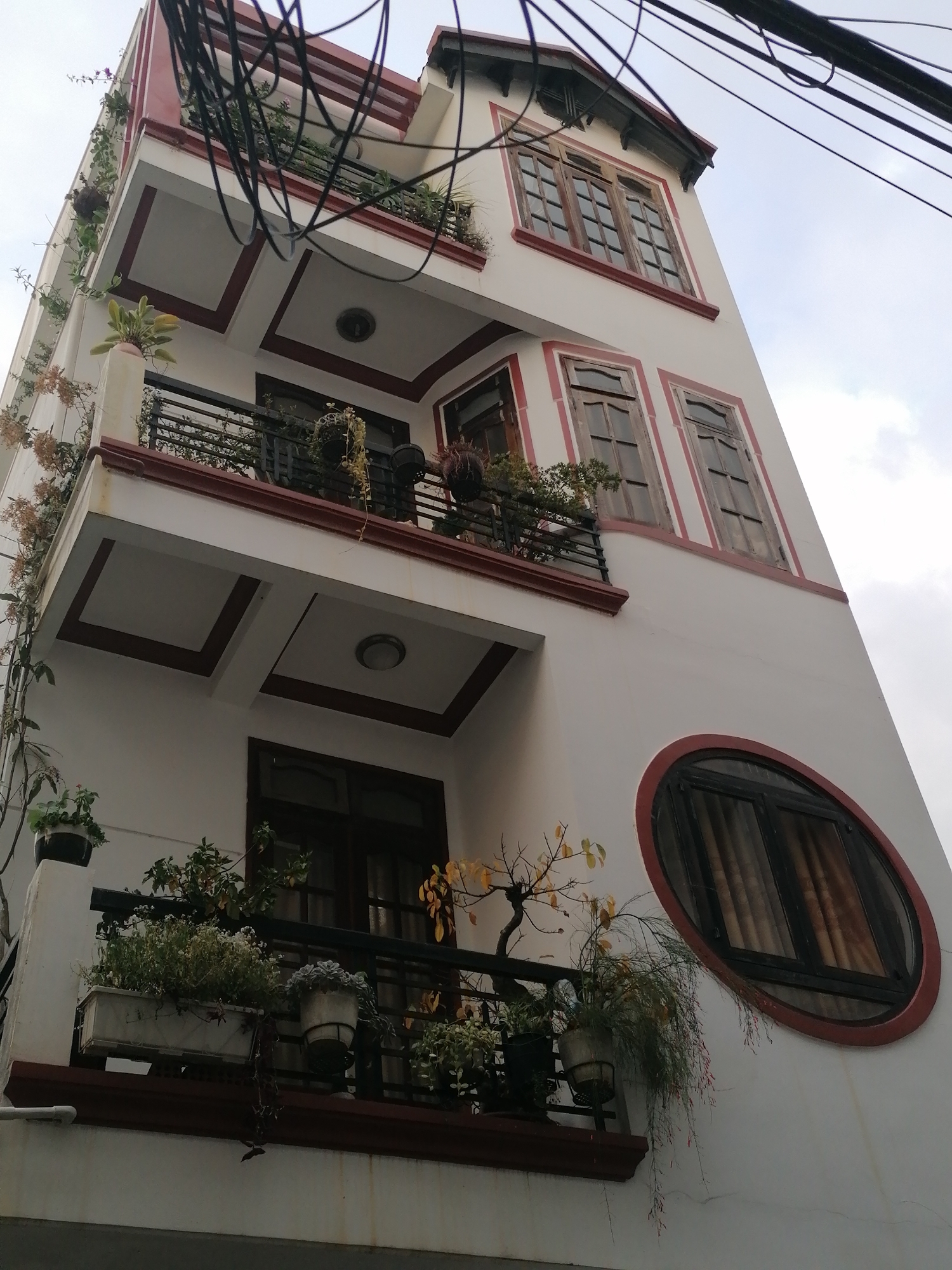 Street-level roam through Da Lat's busy urban core