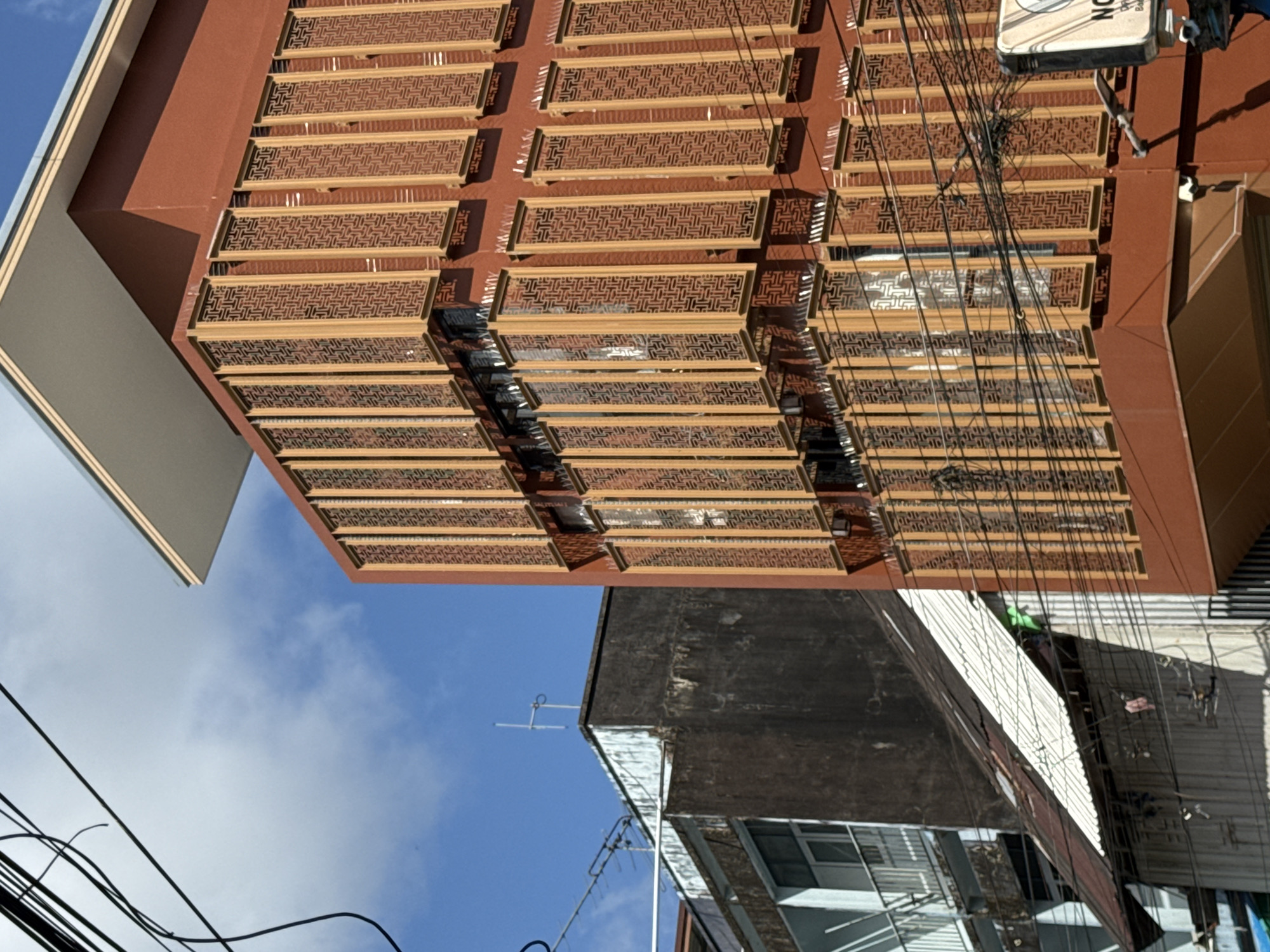 Street-level walk through Ranong's alleys, murals, and shophouses