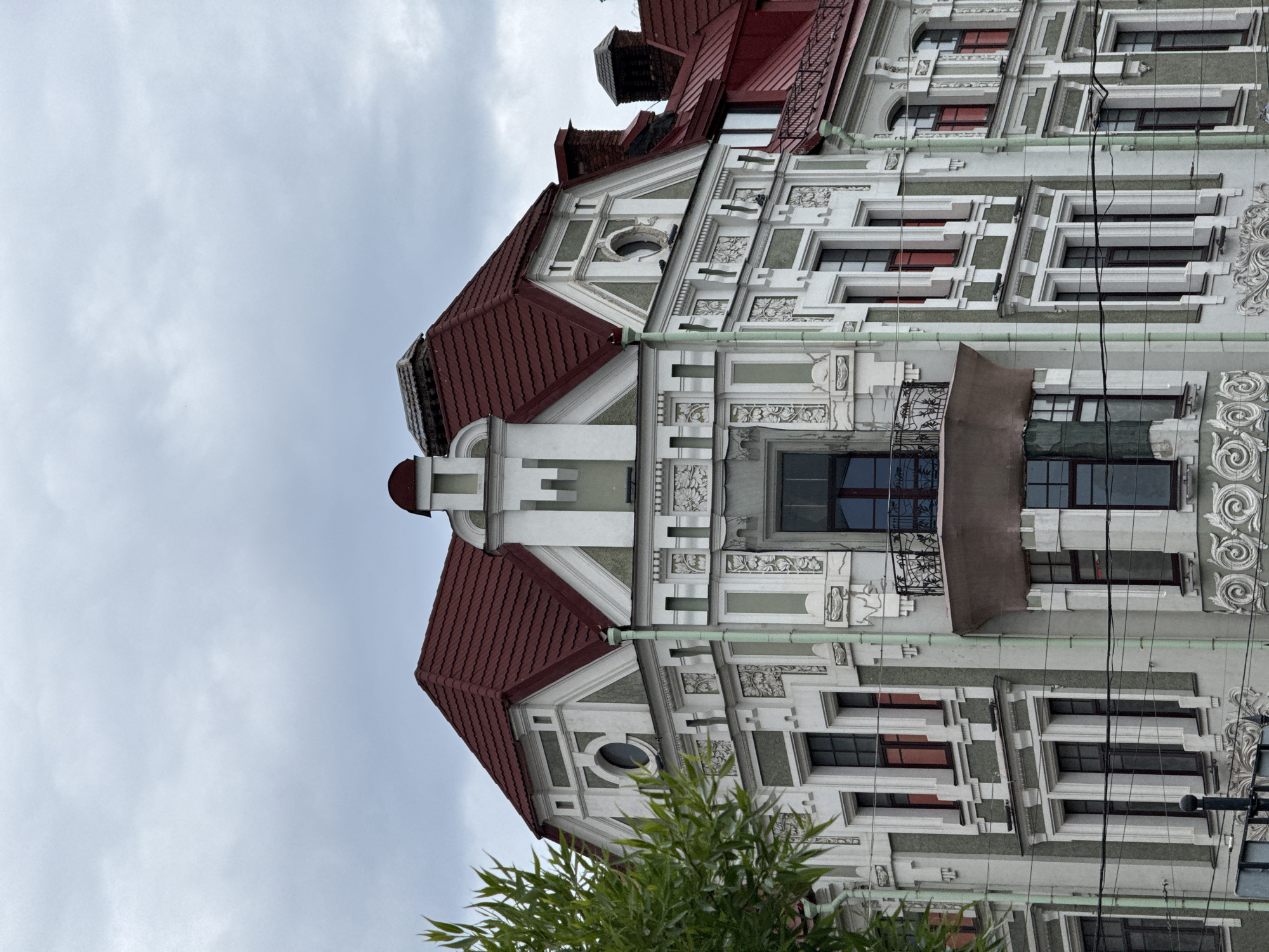 Witness documents ornate building architecture during morning hours