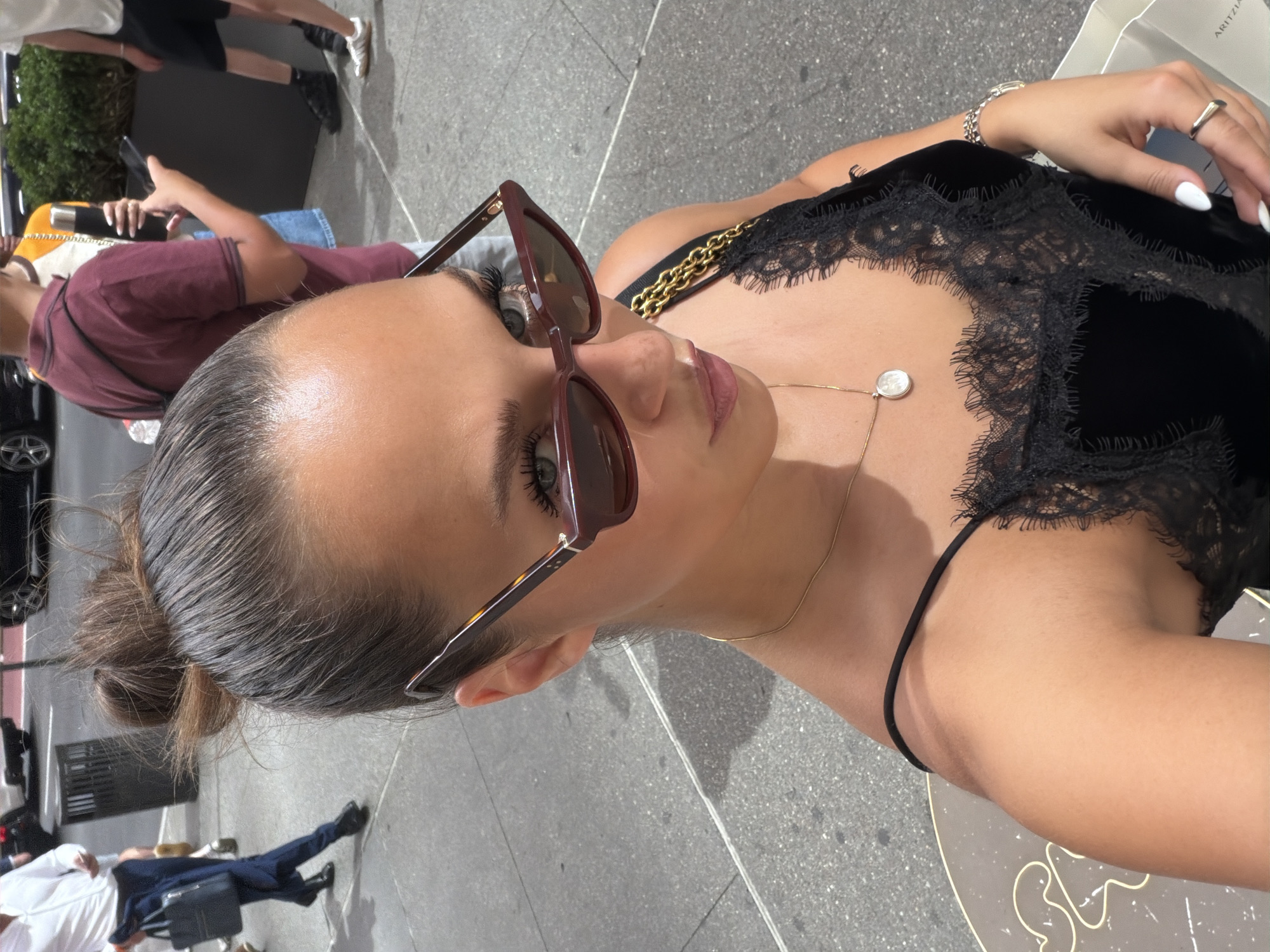Woman captures patriotic NYC street scene in Fifth Avenue selfie