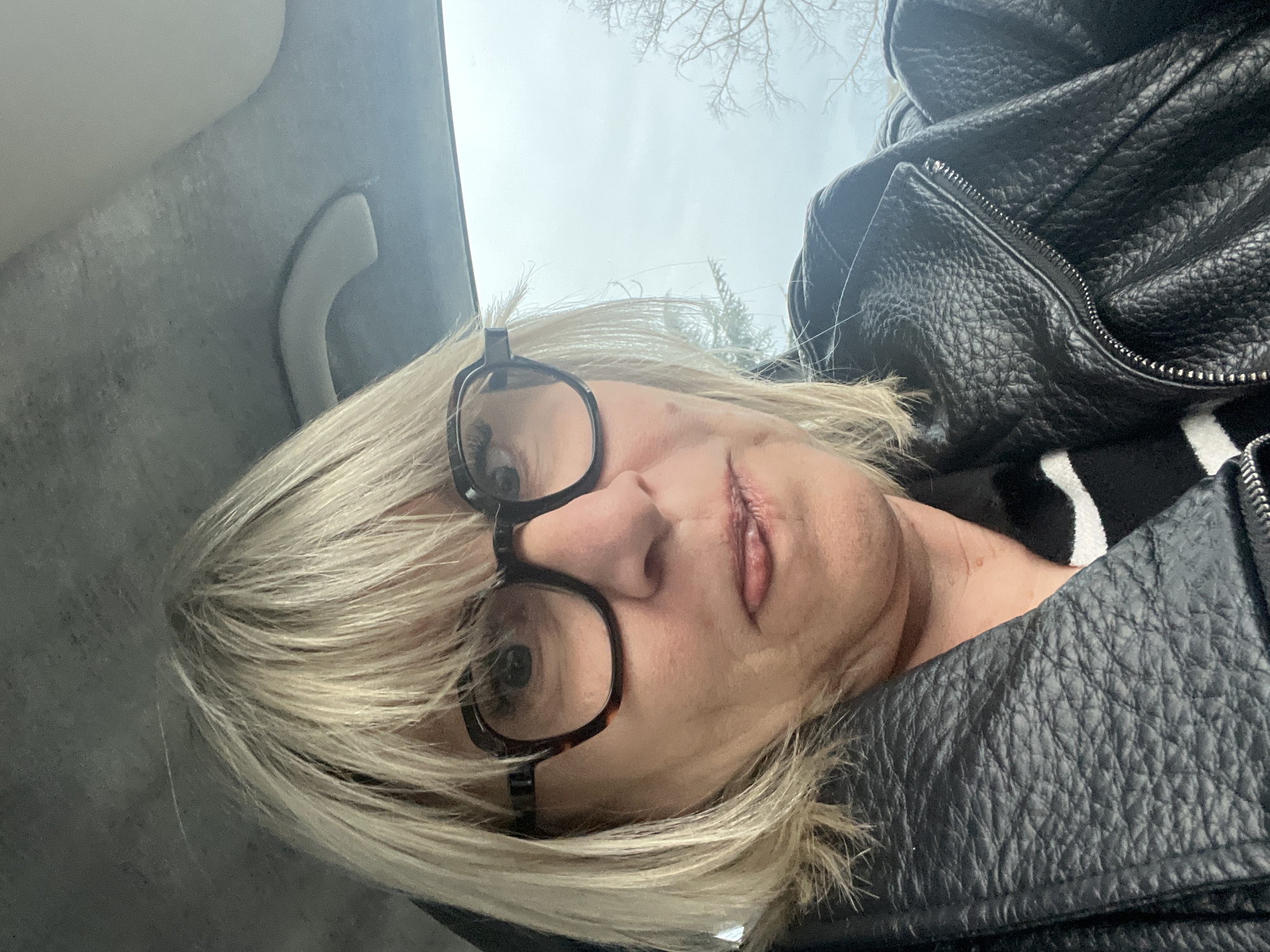 Morning moments captured in La Fouillouse: car ride, drawing, selfie