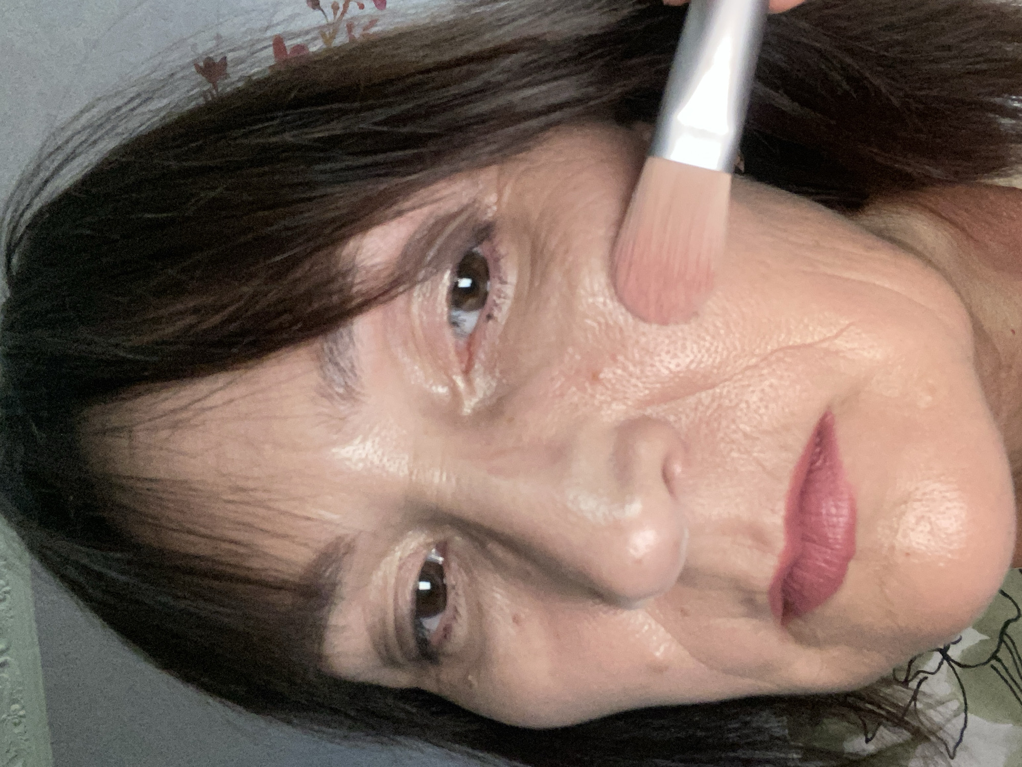 Morning at home in Novokuznetsk: selfies, makeup, and everyday objects