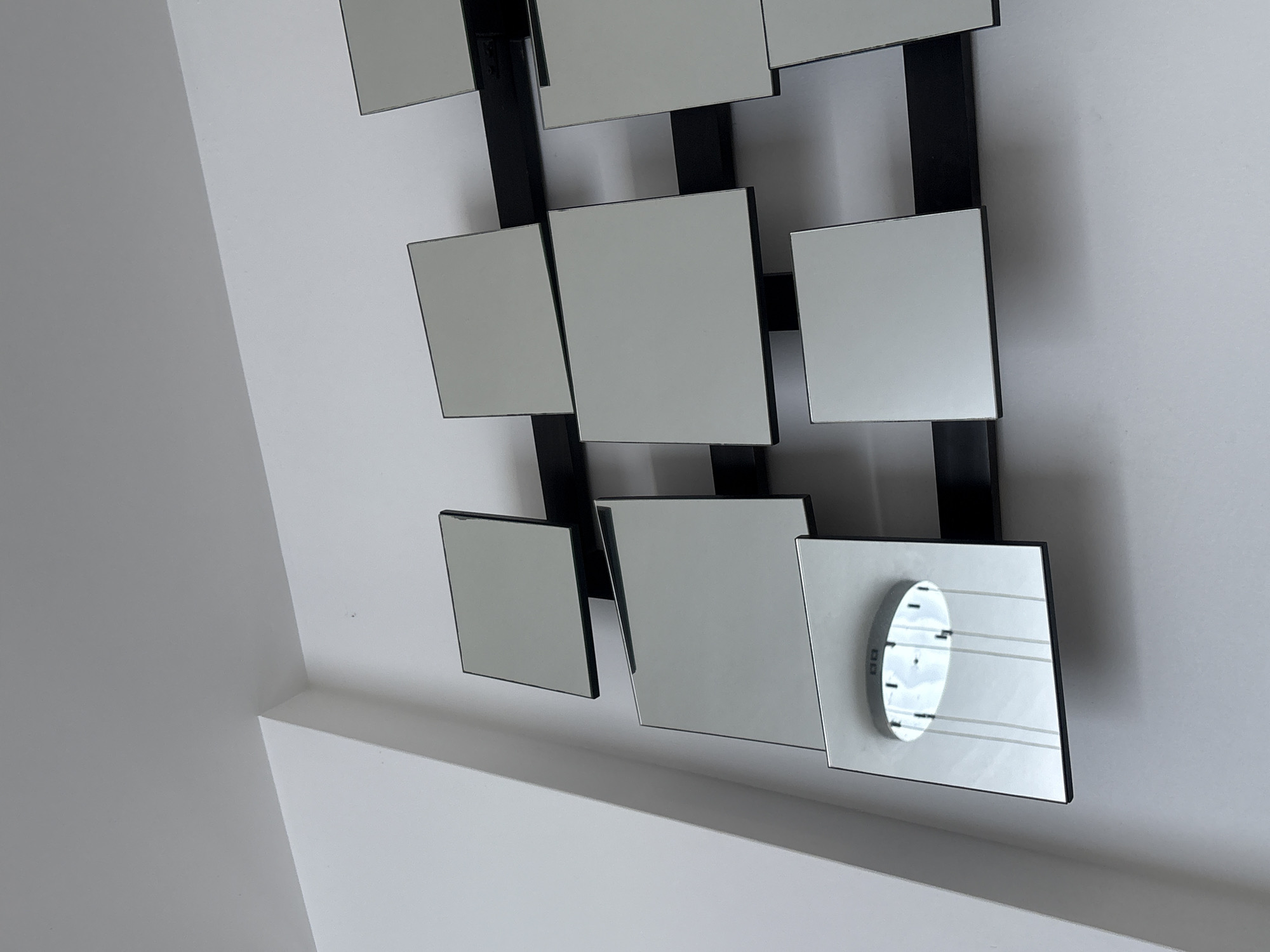 Mirror selfies and interior shots from a modern Puebla home