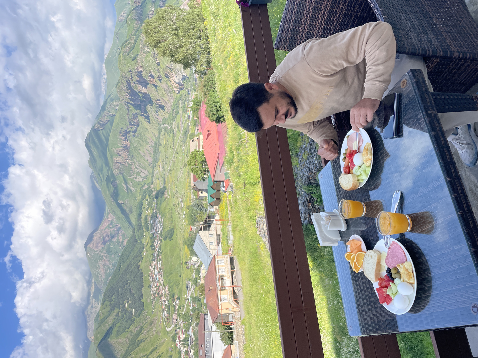 Morning breakfast with a mountain valley view in Stepantsminda