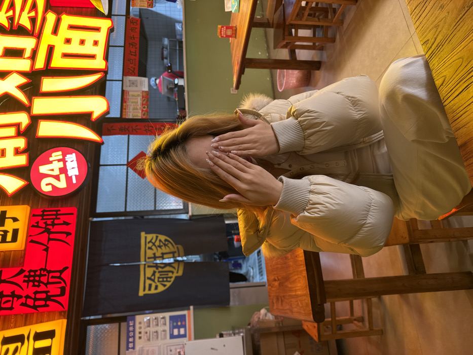 Morning street life documented across Yuzhong District shopping areas