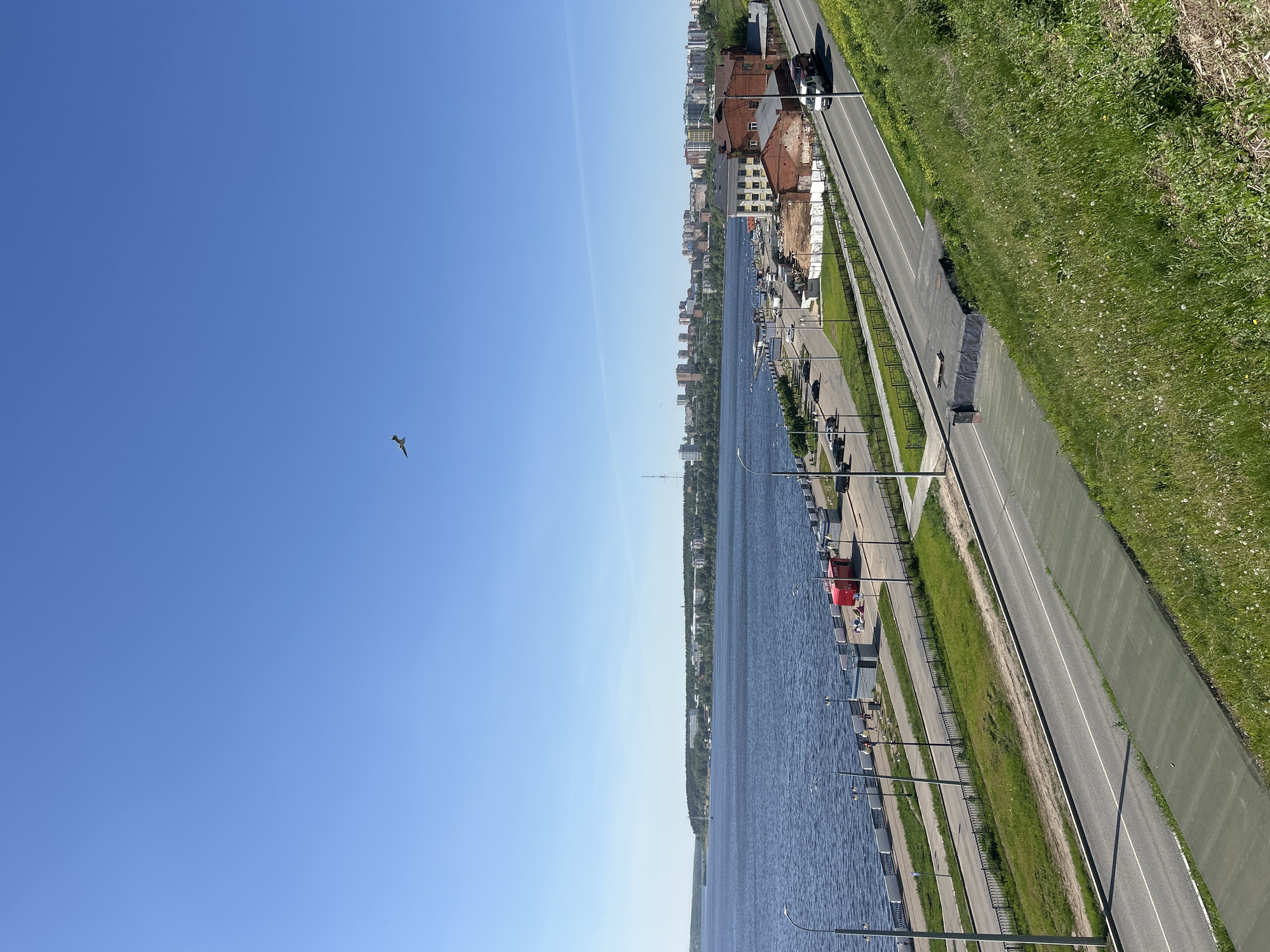 Casual photo tour captures Izhevsk waterfront and urban scenes