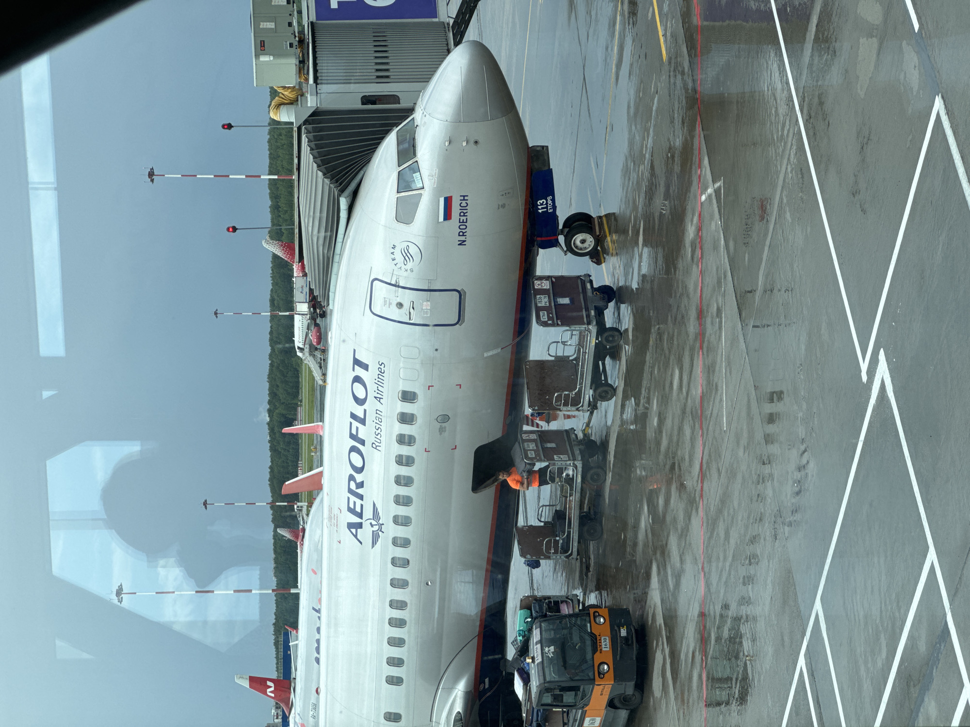 Airport operations in Saint Petersburg during rainy weather