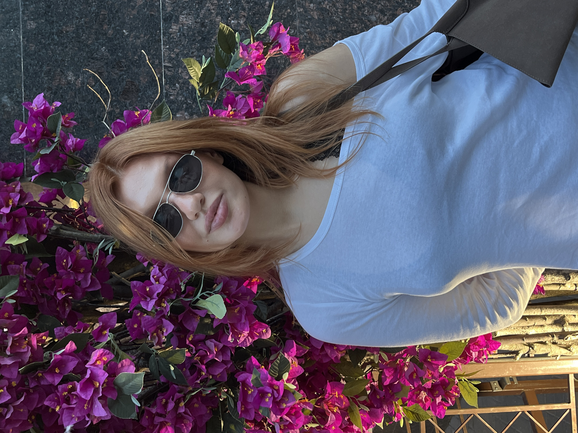 Casual afternoon out in Nizhny Novgorod, bougainvillea and restaurant selfies