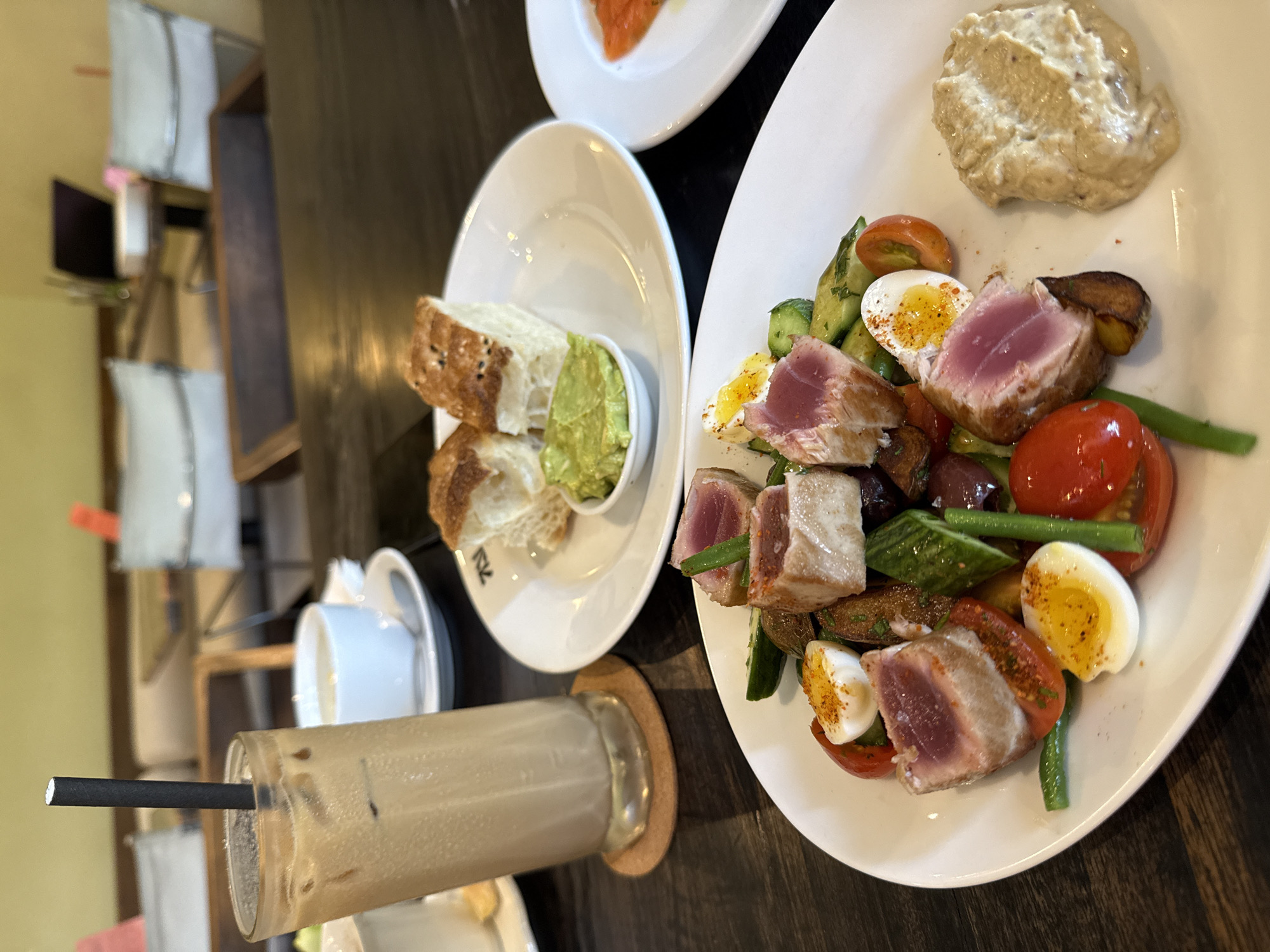 Morning meal documented at North Kuta cafe by witnesses
