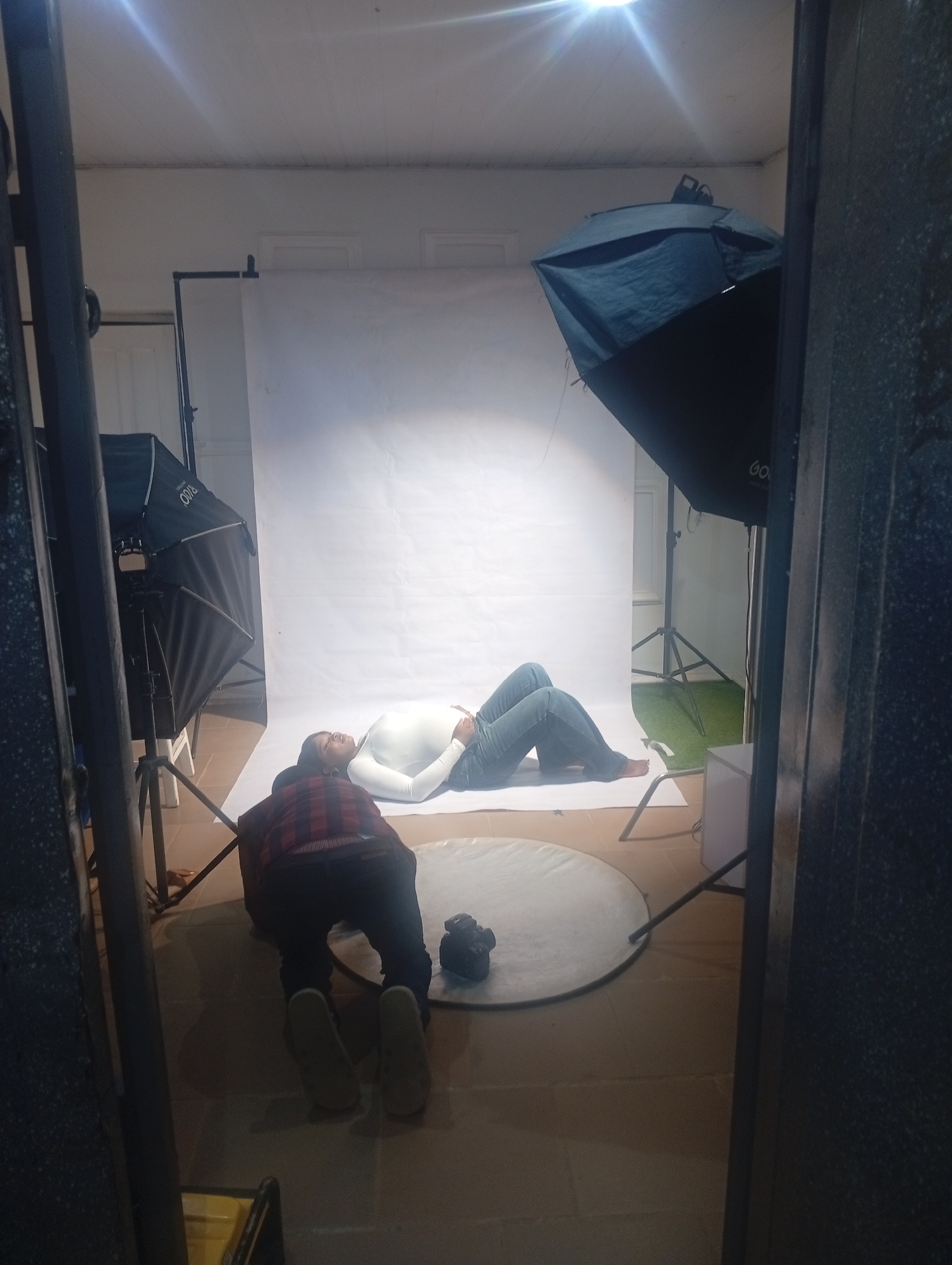Pregnant woman poses for maternity photos in Nigerian studio