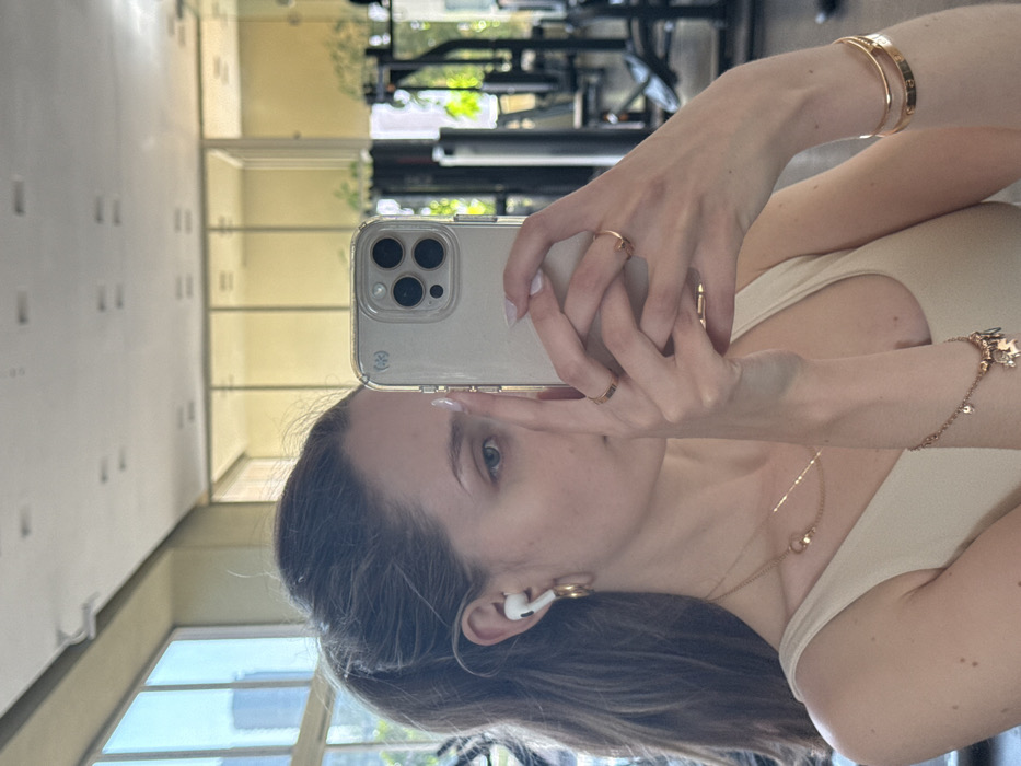 Woman documents workout session at Mexico City gym facility