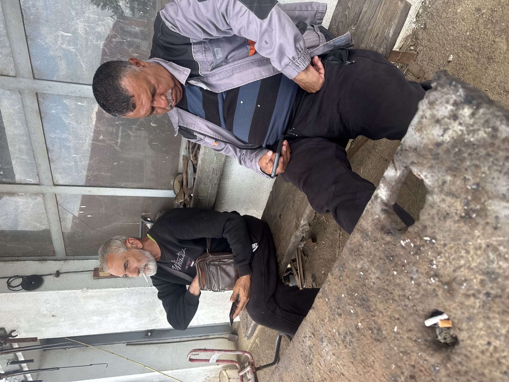 Two men spotted in outdoor workshop area in Sarnevo
