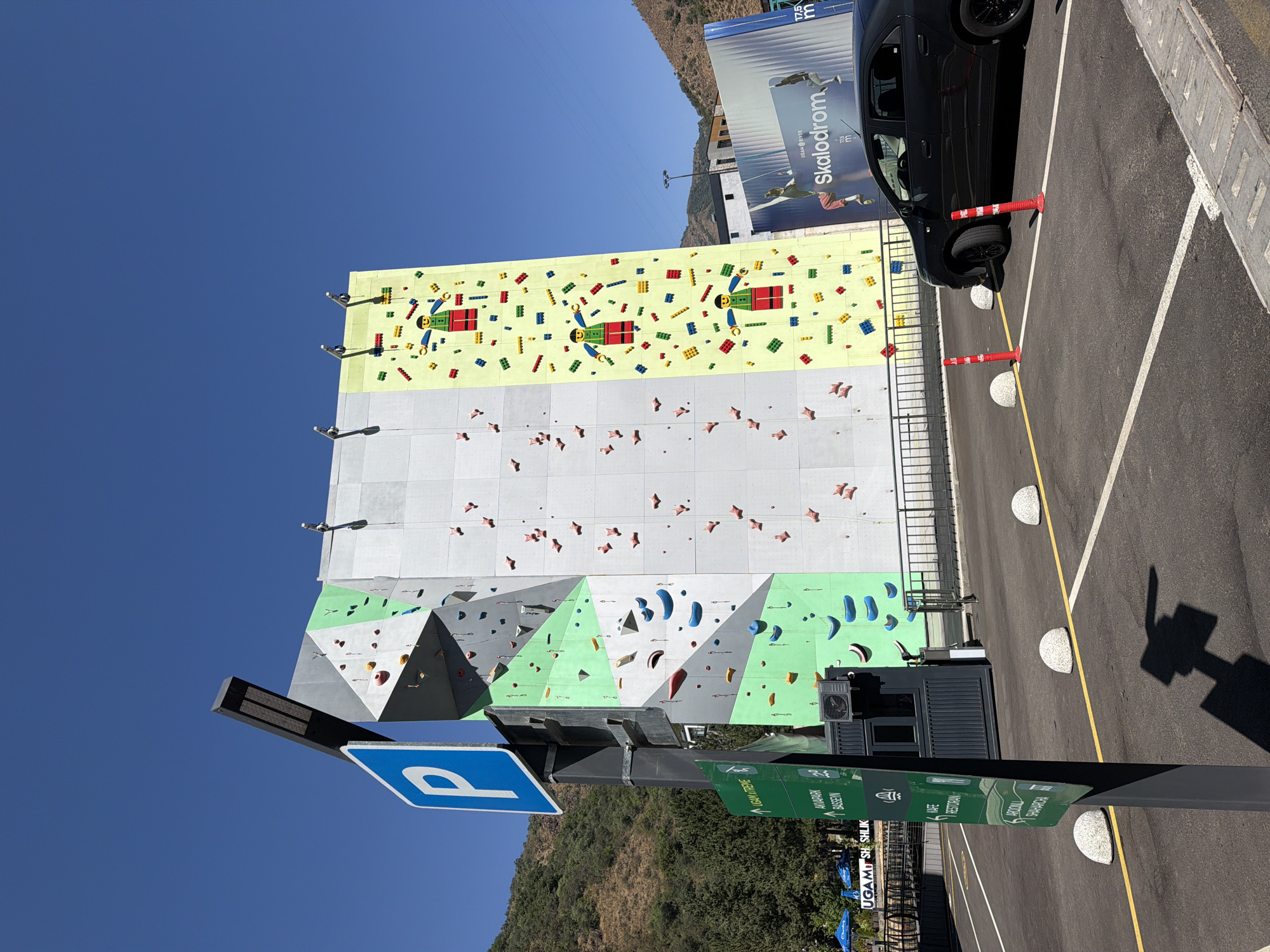 Khumsan resort area: climbing wall, river views, and mountain roads