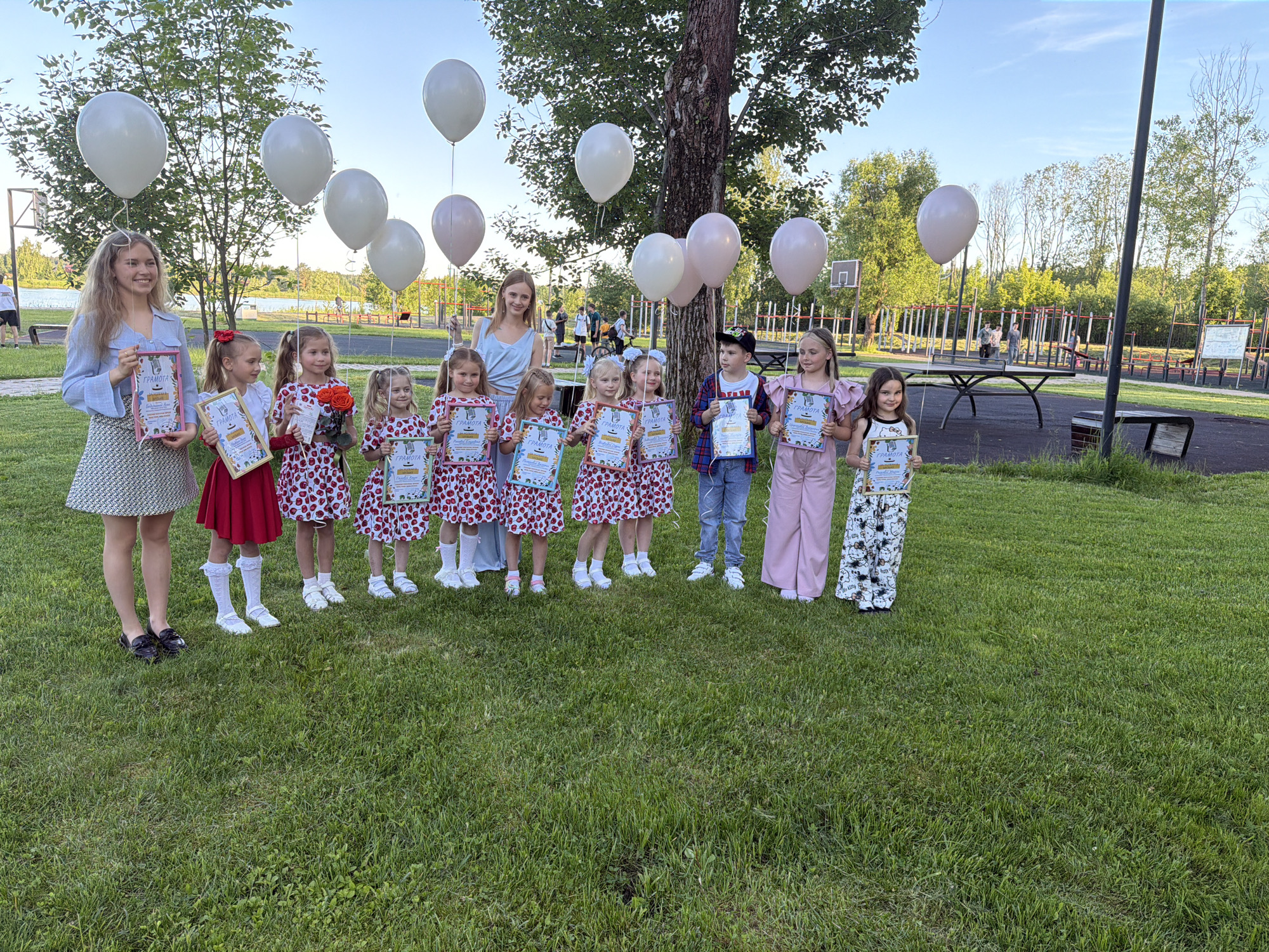 Russia Day celebration with children's performances in Zaprudnya park