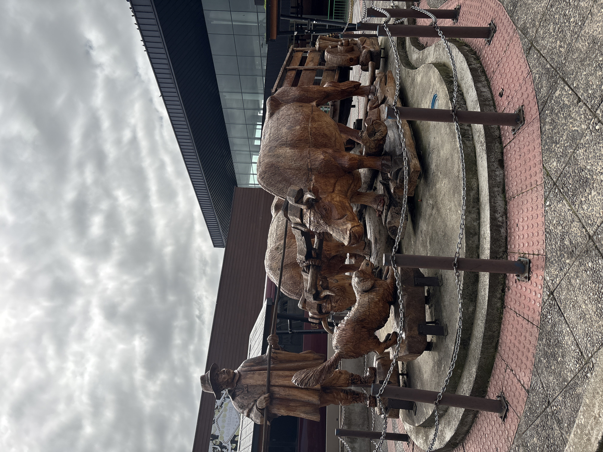 Afternoon scenes in Osorno: local sculpture and restaurant meals