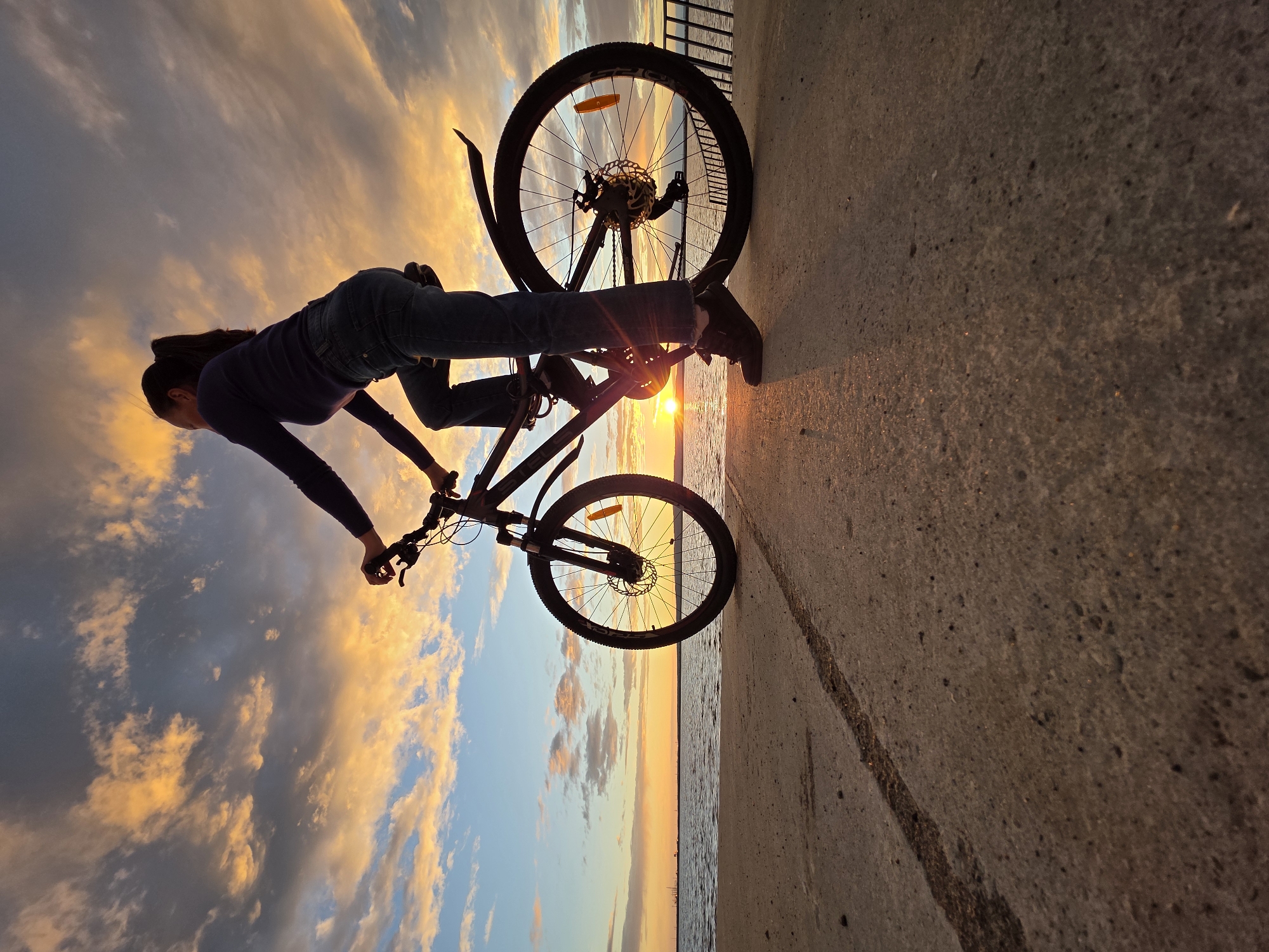Sunset by the water in Chaikovsky, selfies and silhouettes