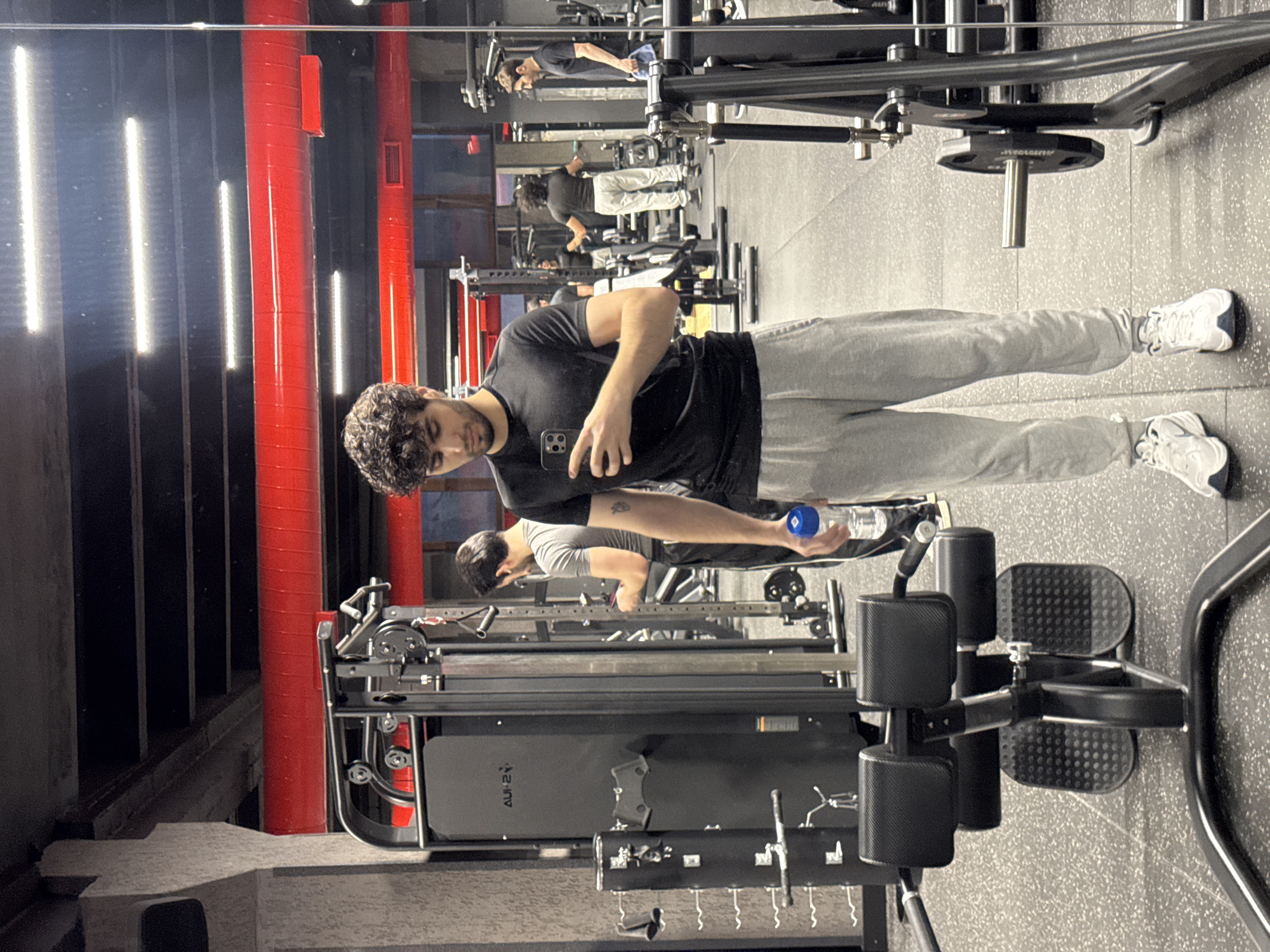 Man takes mirror selfie at Yerevan gym