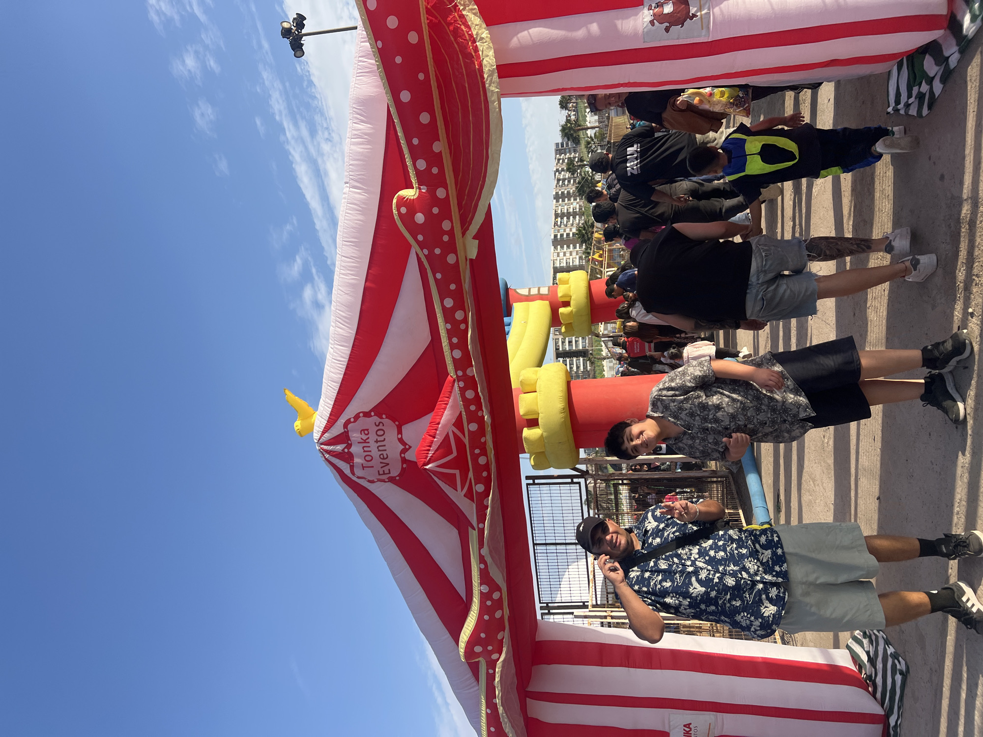 Outdoor festival draws crowds in Arica, Chile
