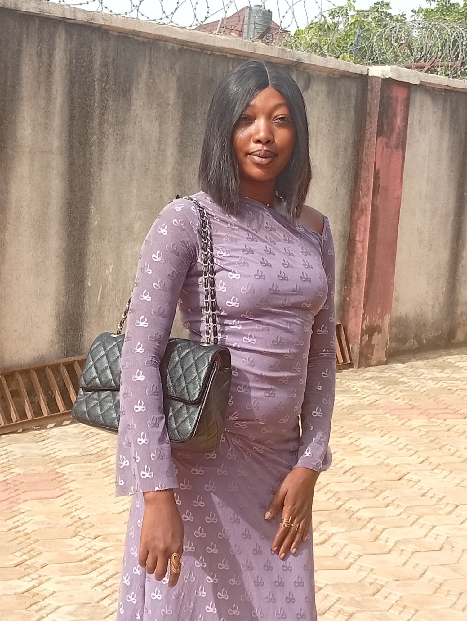 Woman in lavender dress spotted in Rido, Nigeria