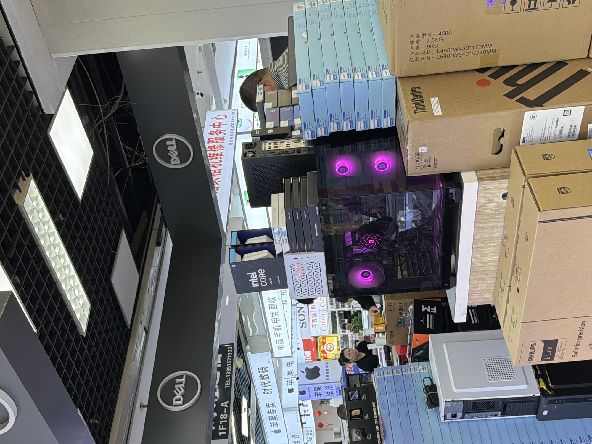 Electronics shopping district activity documented in Nanjing's Xuanwu District