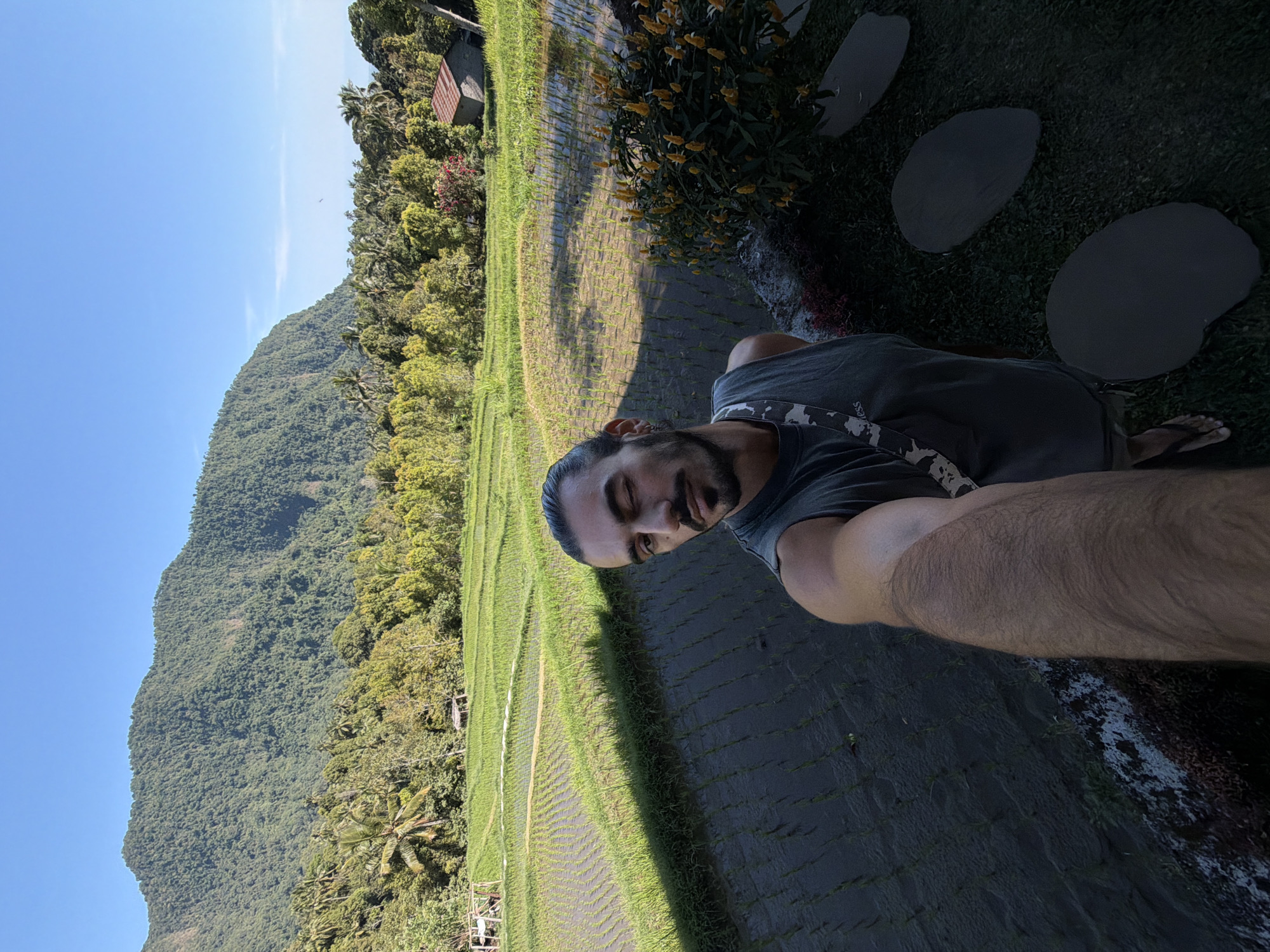 Afternoon stops around Sawan's rice paddies