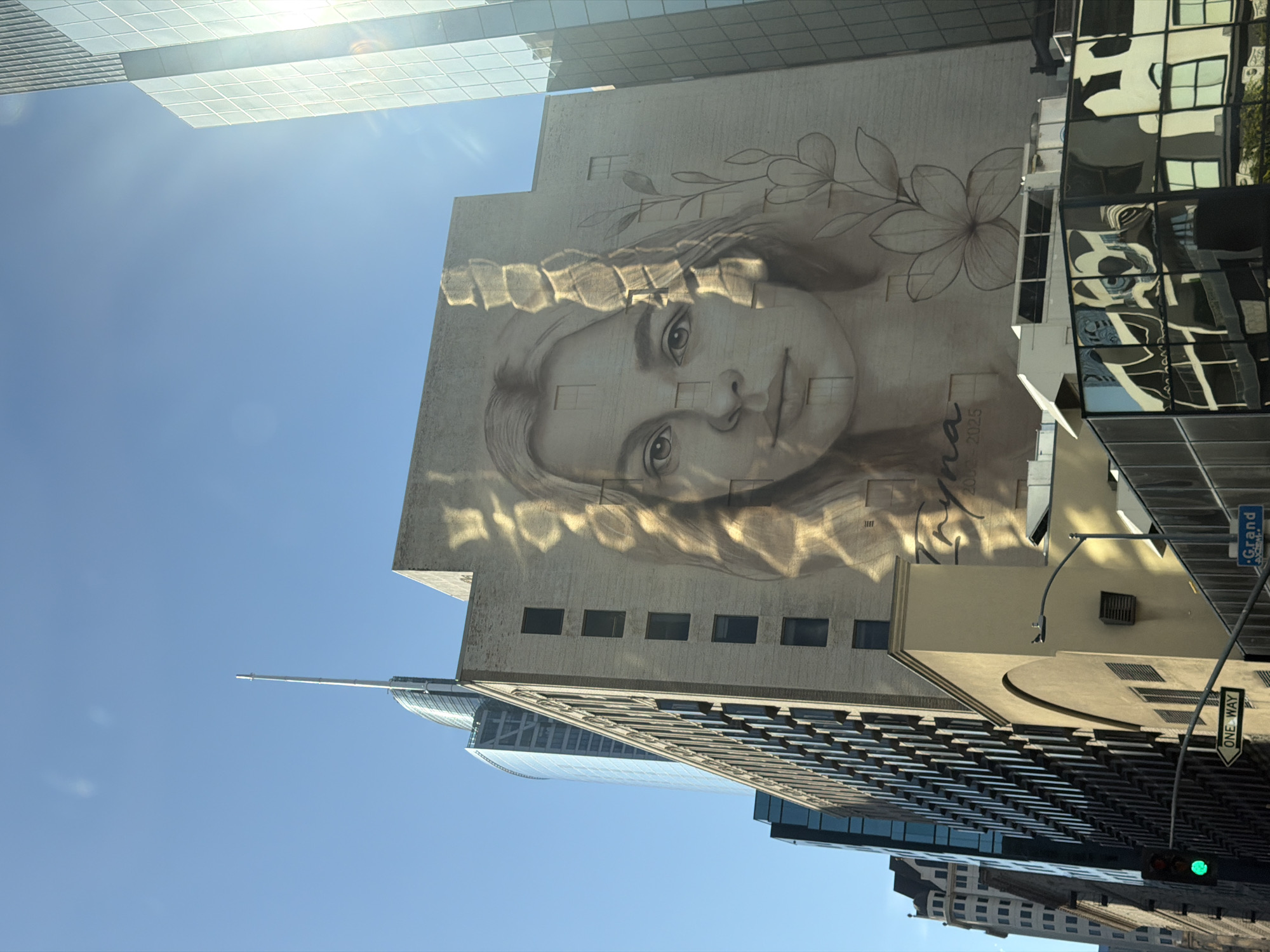 Woman's face mural spotted on Los Angeles building