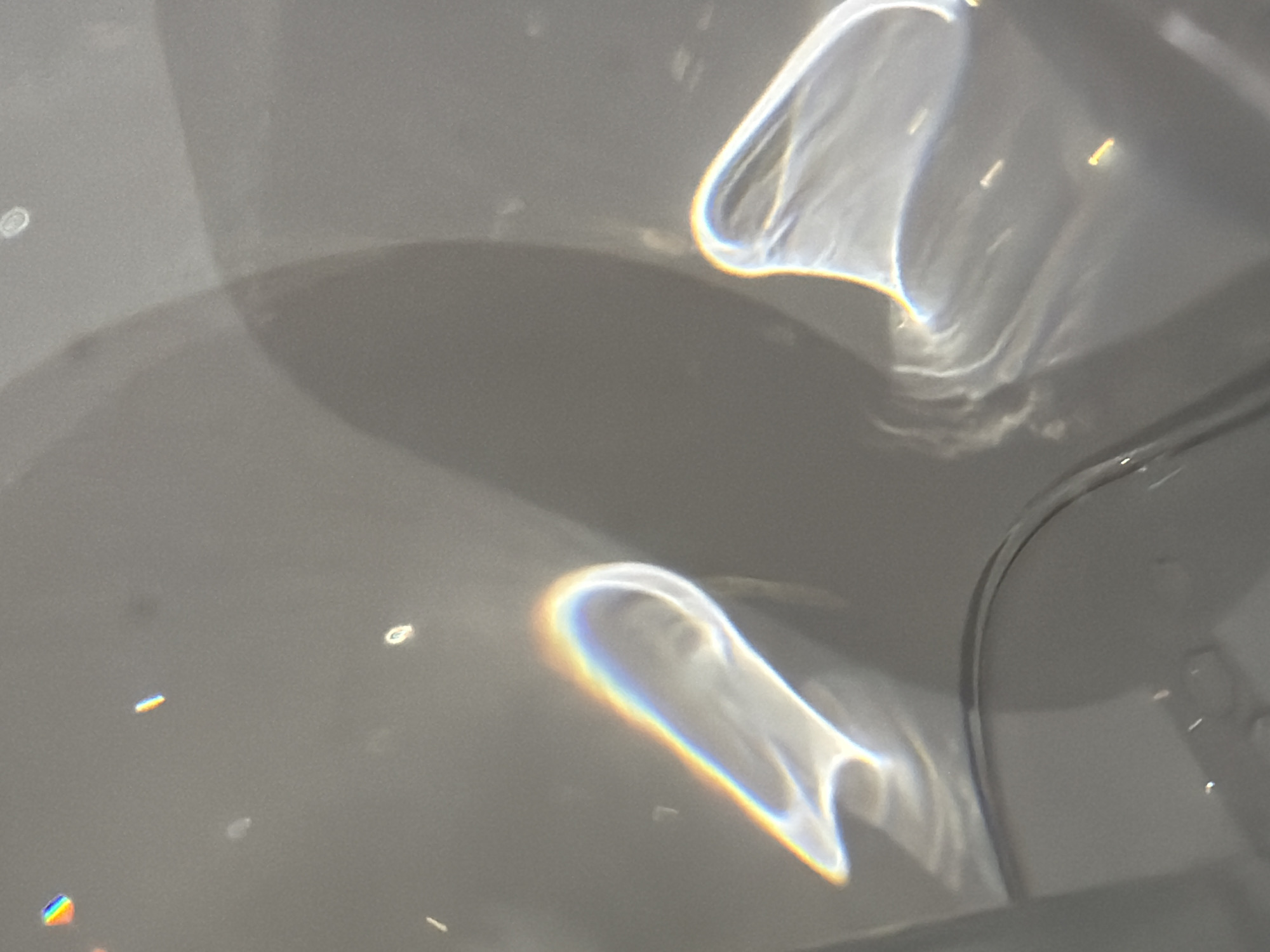 Berlin resident captures wine glass light refractions on surface