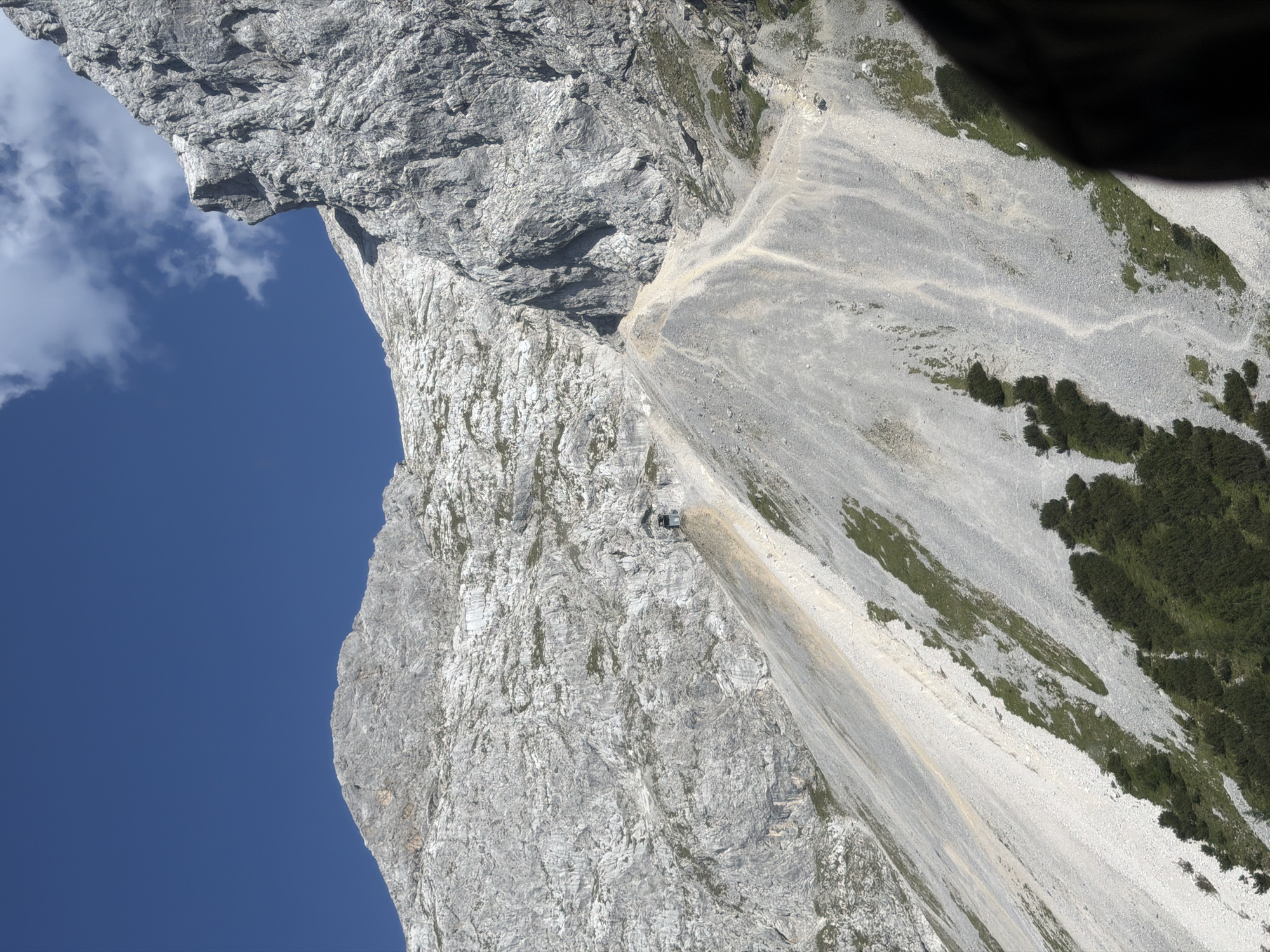 Rocky cliffs and forest canopy around Grainau from above