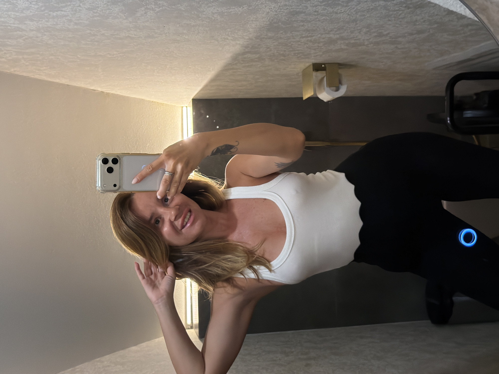 Mirror selfie in a Kuta Selatan bathroom, Bali