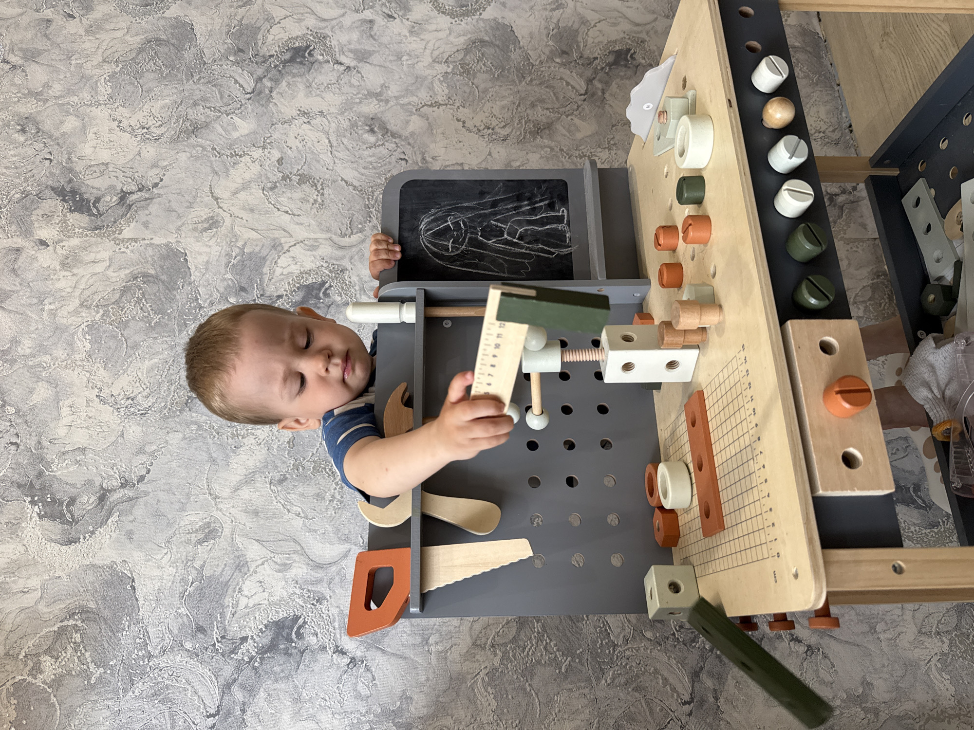 Family photo session captures playtime in Rusanovo, Russia