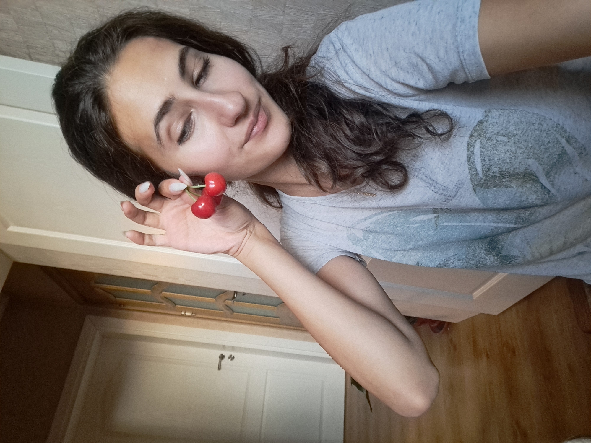 Bedroom photo session with roses and styling props in Chepintsi