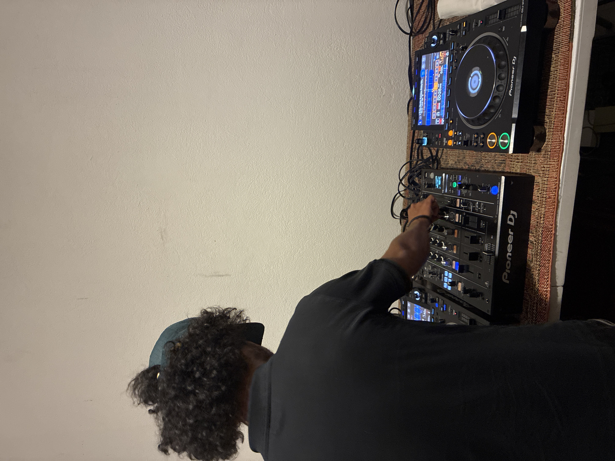 Early morning DJ session captured in Mexico City