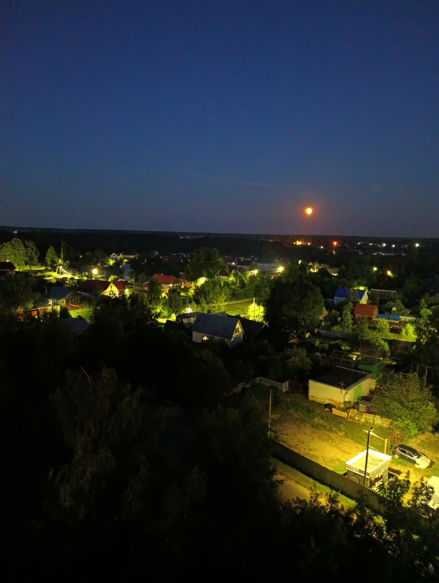 Dusk to night in Alexandrov, with a cat along for the evening